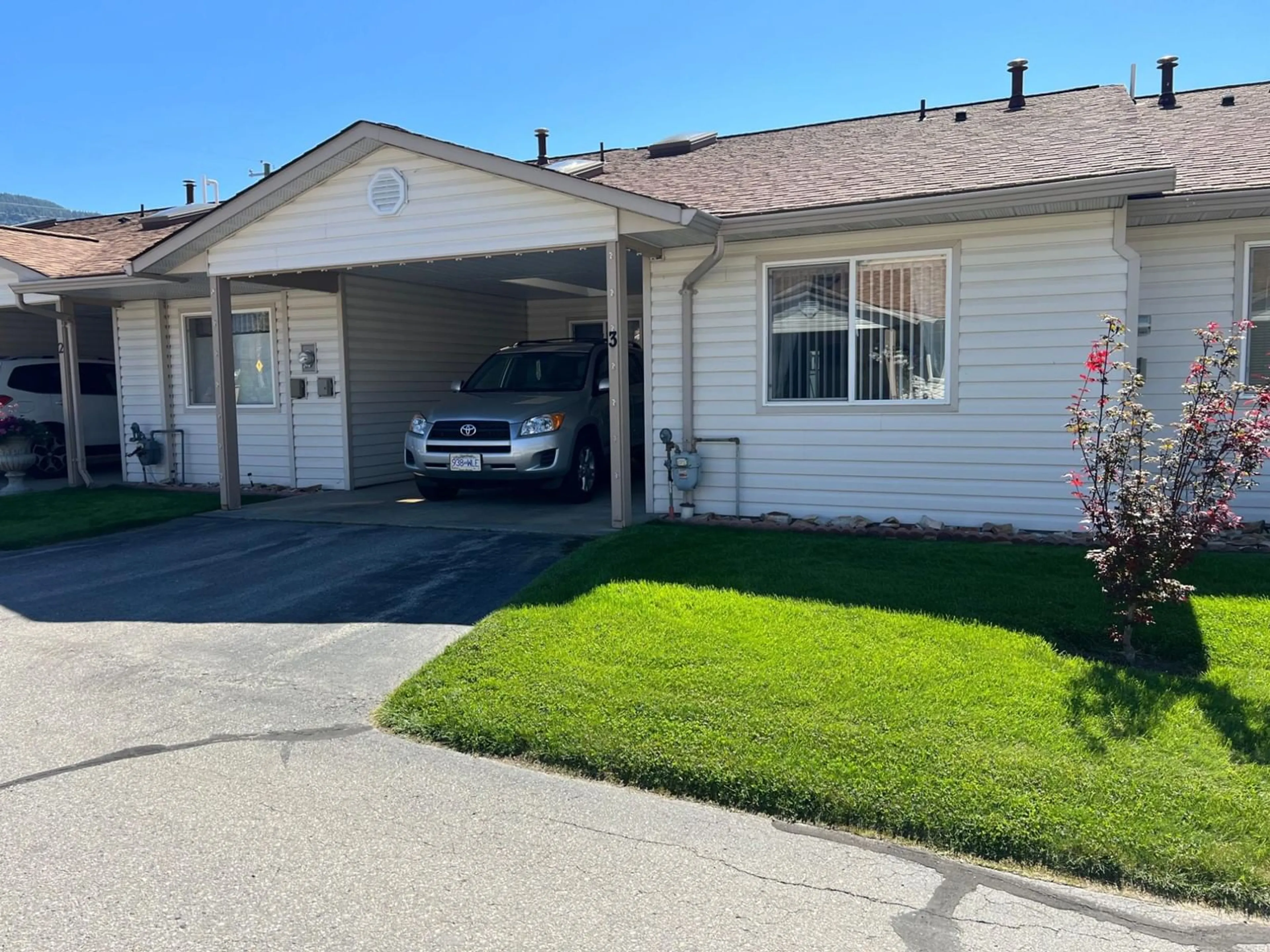 Frontside or backside of a home, the street view for 2210 COLUMBIA Avenue Unit# 3, Castlegar British Columbia V1N2X1