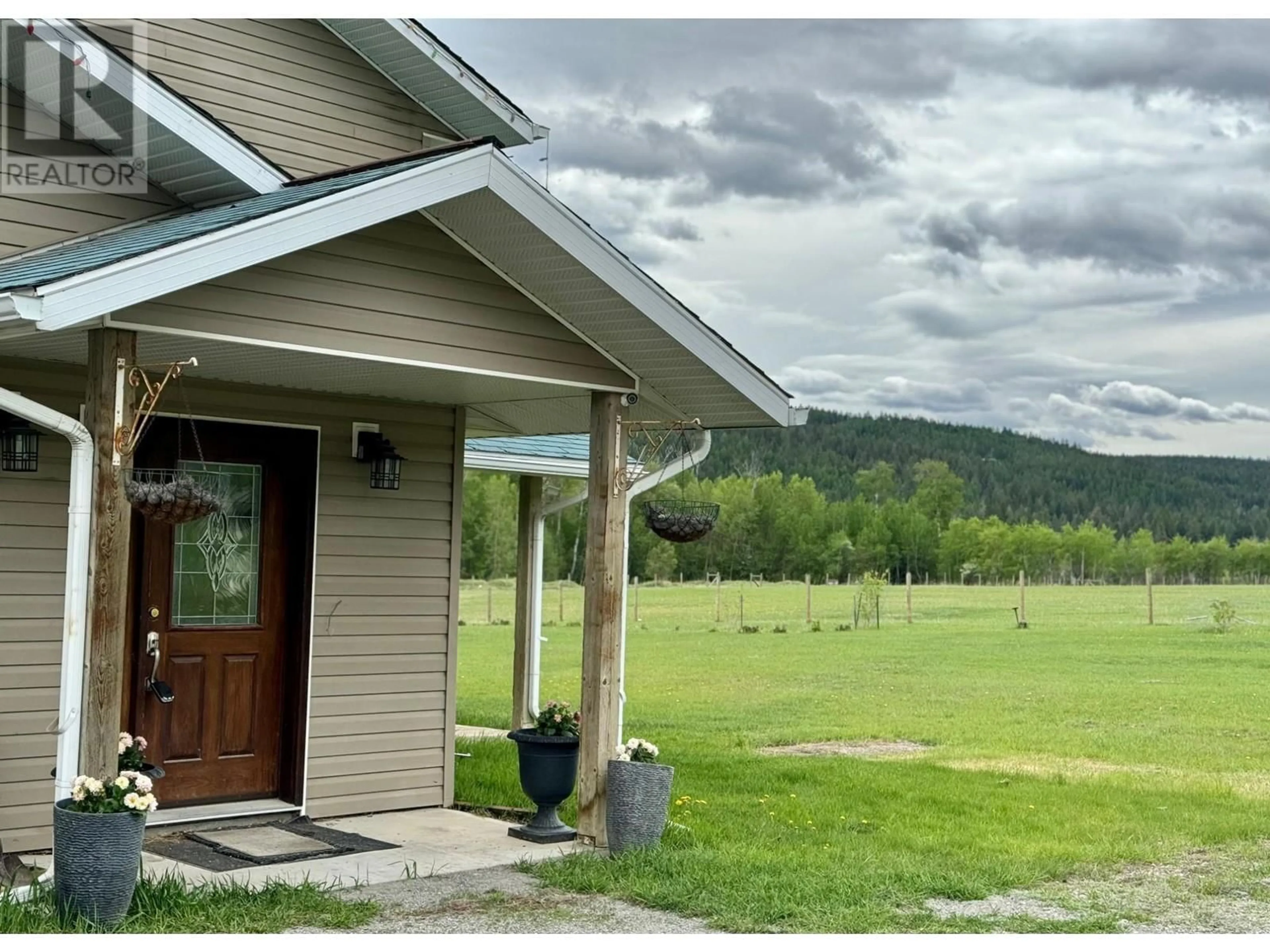 Home with vinyl exterior material, mountain view for 2000 3/95 HIGHWAY, Cranbrook British Columbia V1C6X9