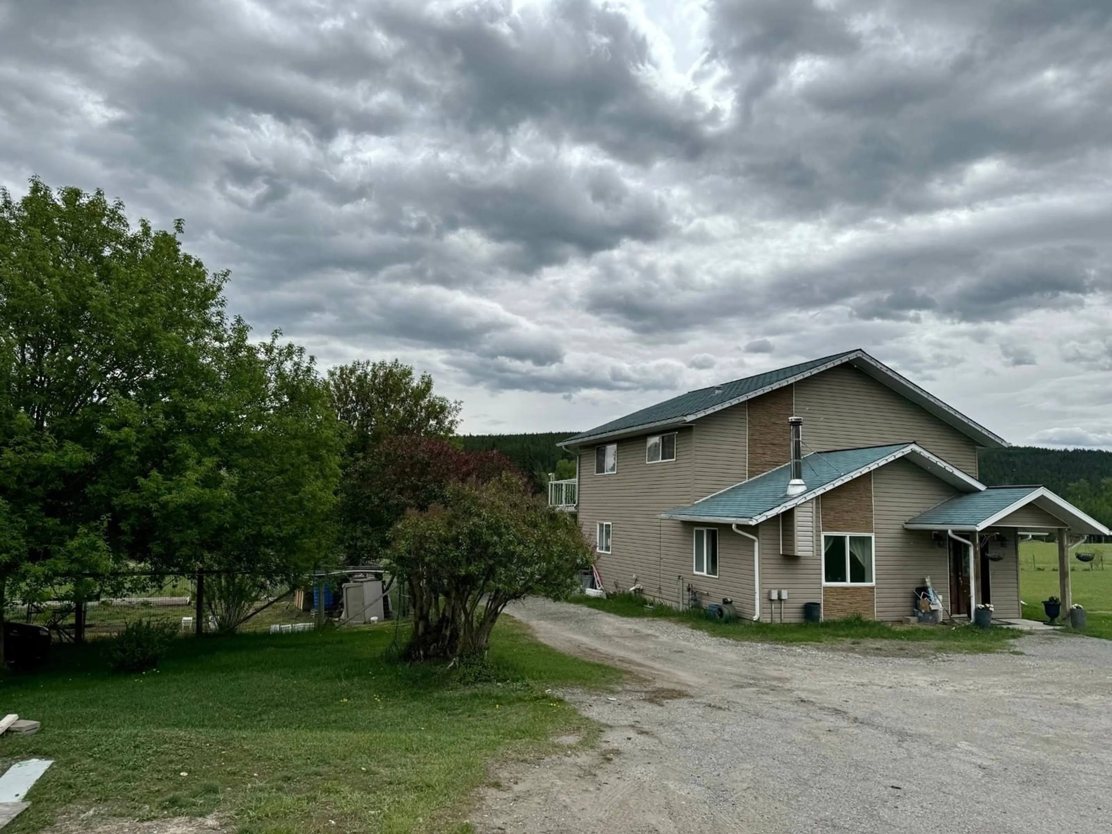 A pic from exterior of the house or condo, the front or back of building for 2000 3/95 Highway, Cranbrook British Columbia V1C6X9