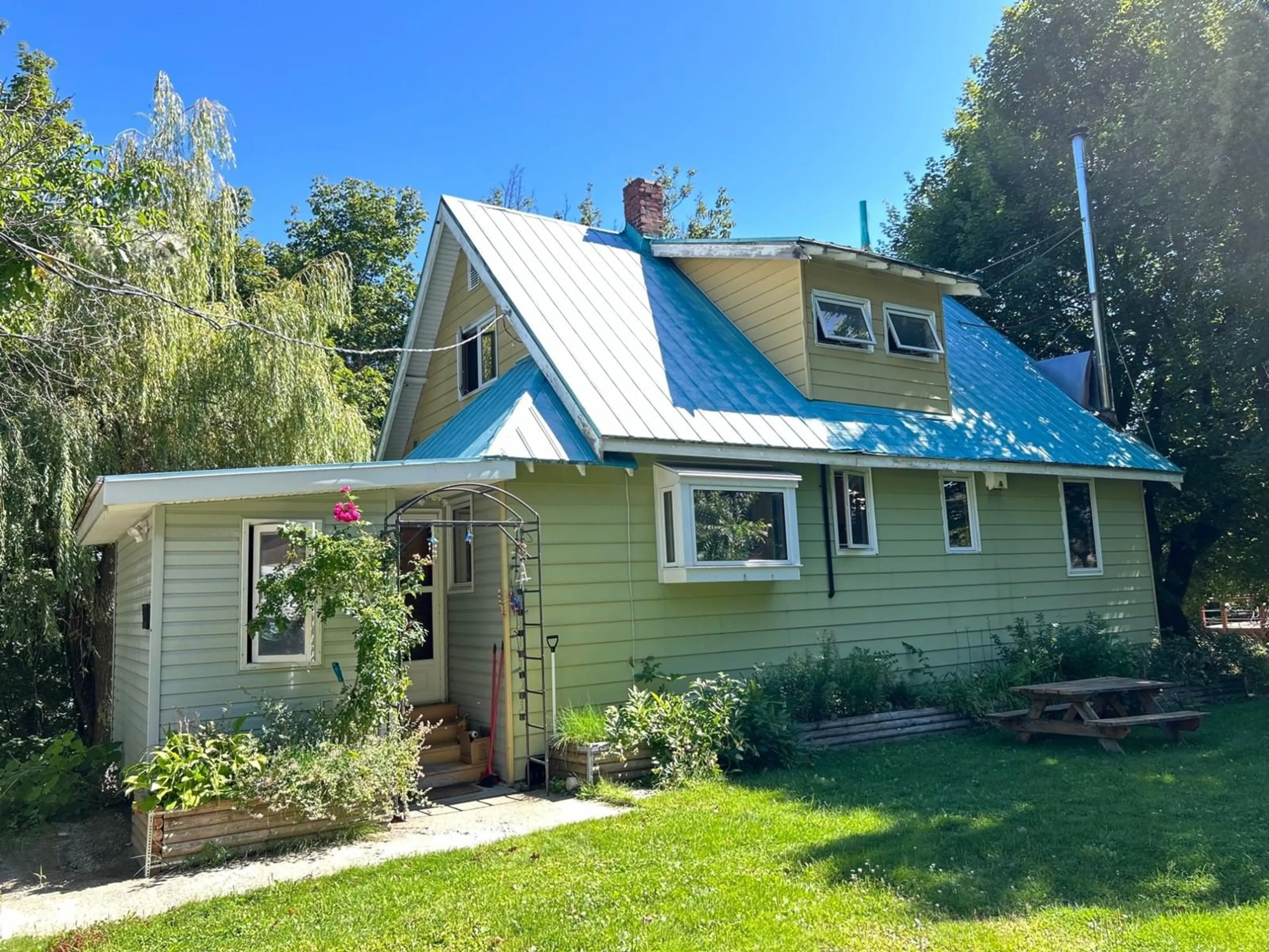 Frontside or backside of a home, cottage for 2153A GEORGIA Street, Rossland British Columbia V0G1Y0