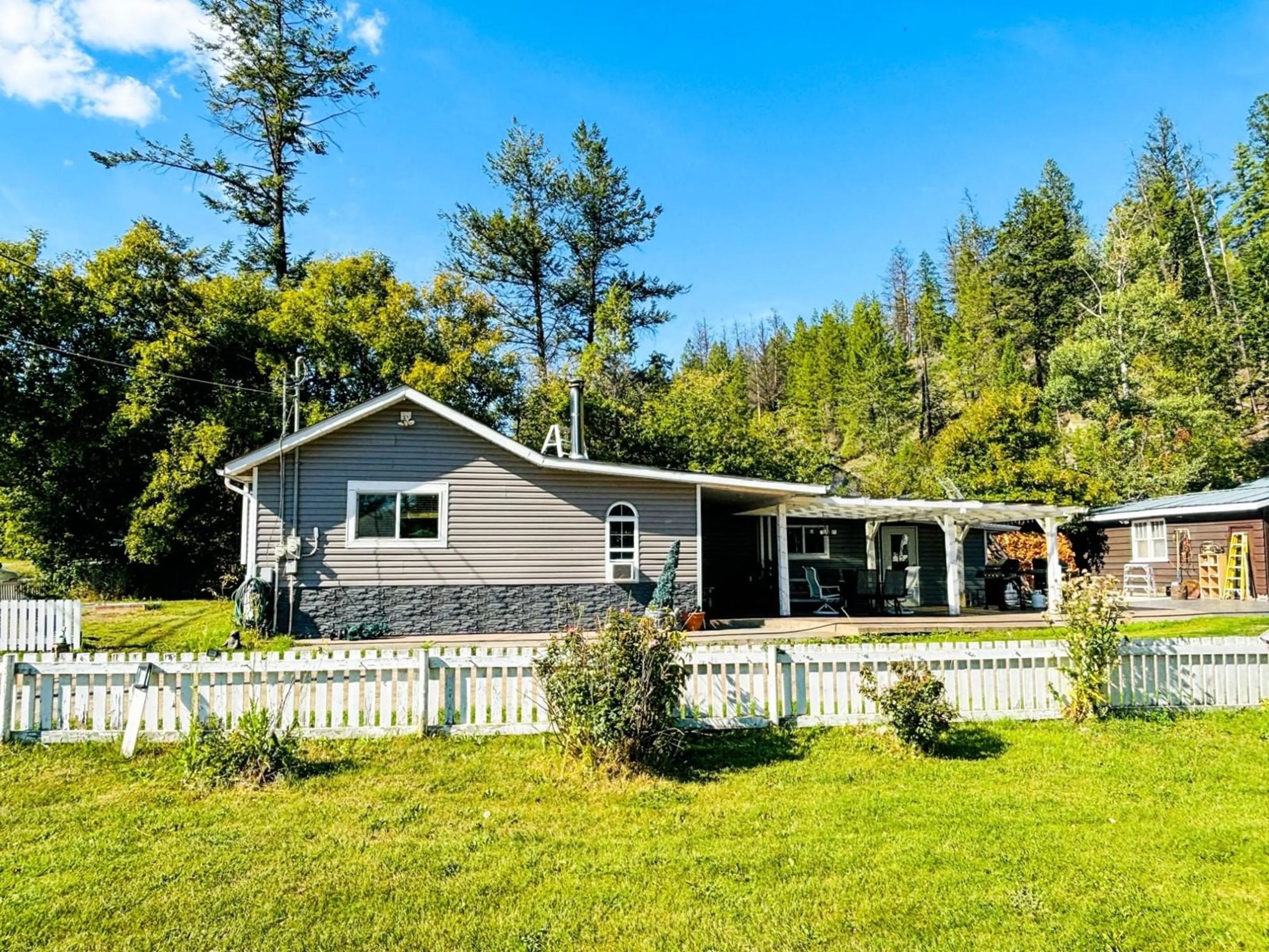 Frontside or backside of a home, cottage for 8256 HOBBITT FRONTAGE Road, Radium Hot Springs British Columbia V0A1M0