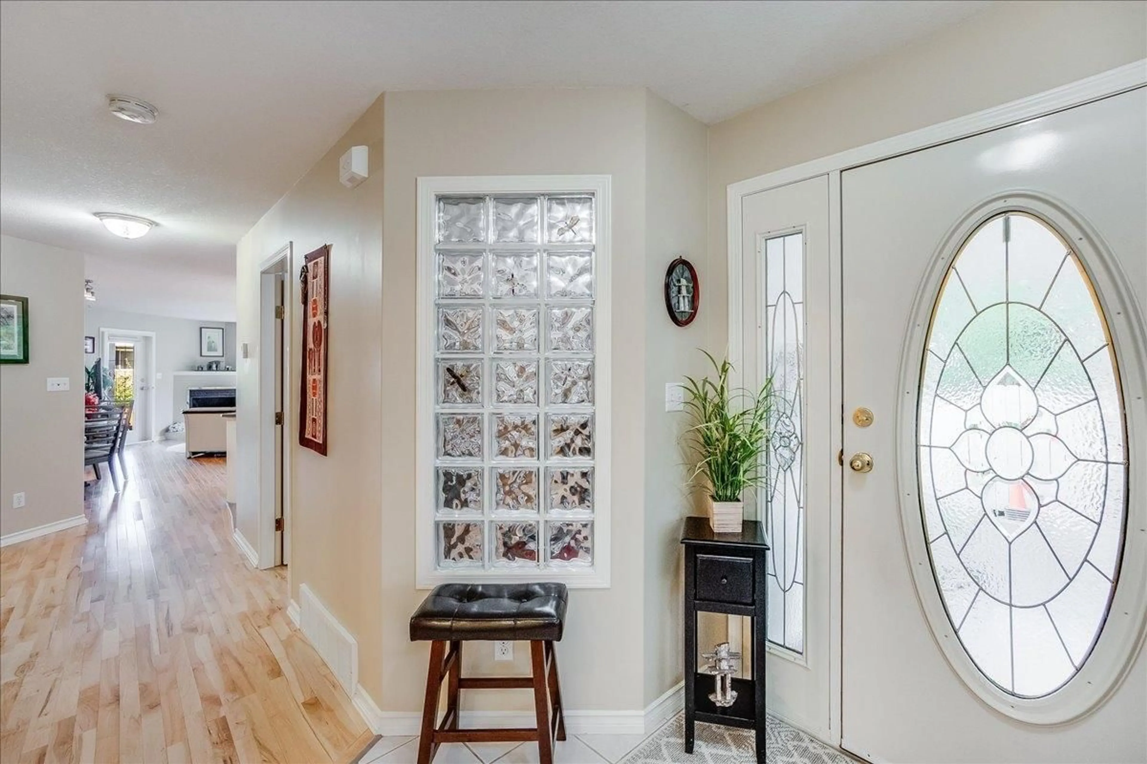 Indoor entryway, wood floors for 422 BEASLEY  W Crescent, Nelson British Columbia V1L5R4