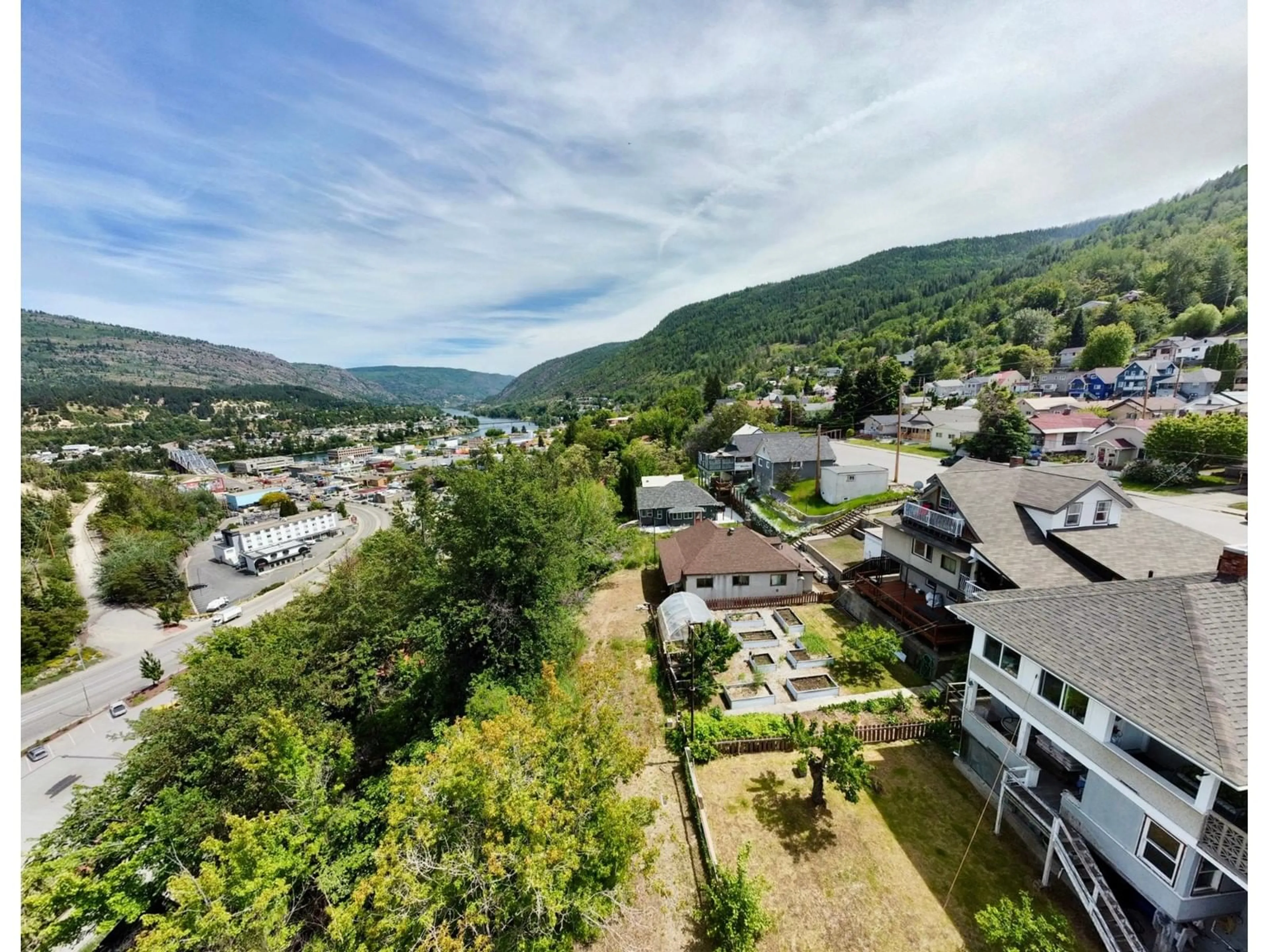 A pic from exterior of the house or condo, the street view for 949 MILLIGAN Avenue, Trail British Columbia V1R3H8