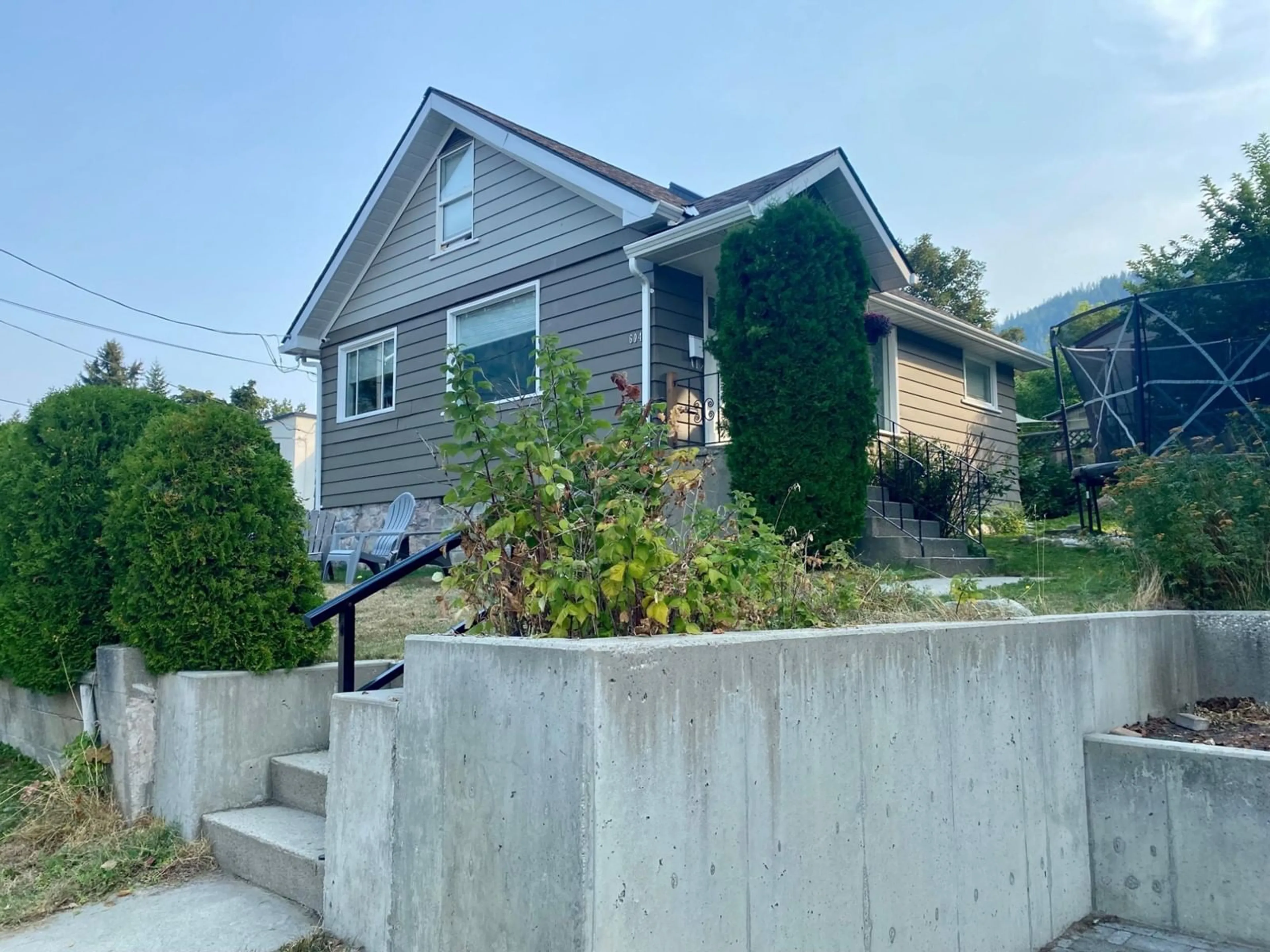 Frontside or backside of a home, the fenced backyard for 604 SIXTH Street, Nelson British Columbia V1L2Y6