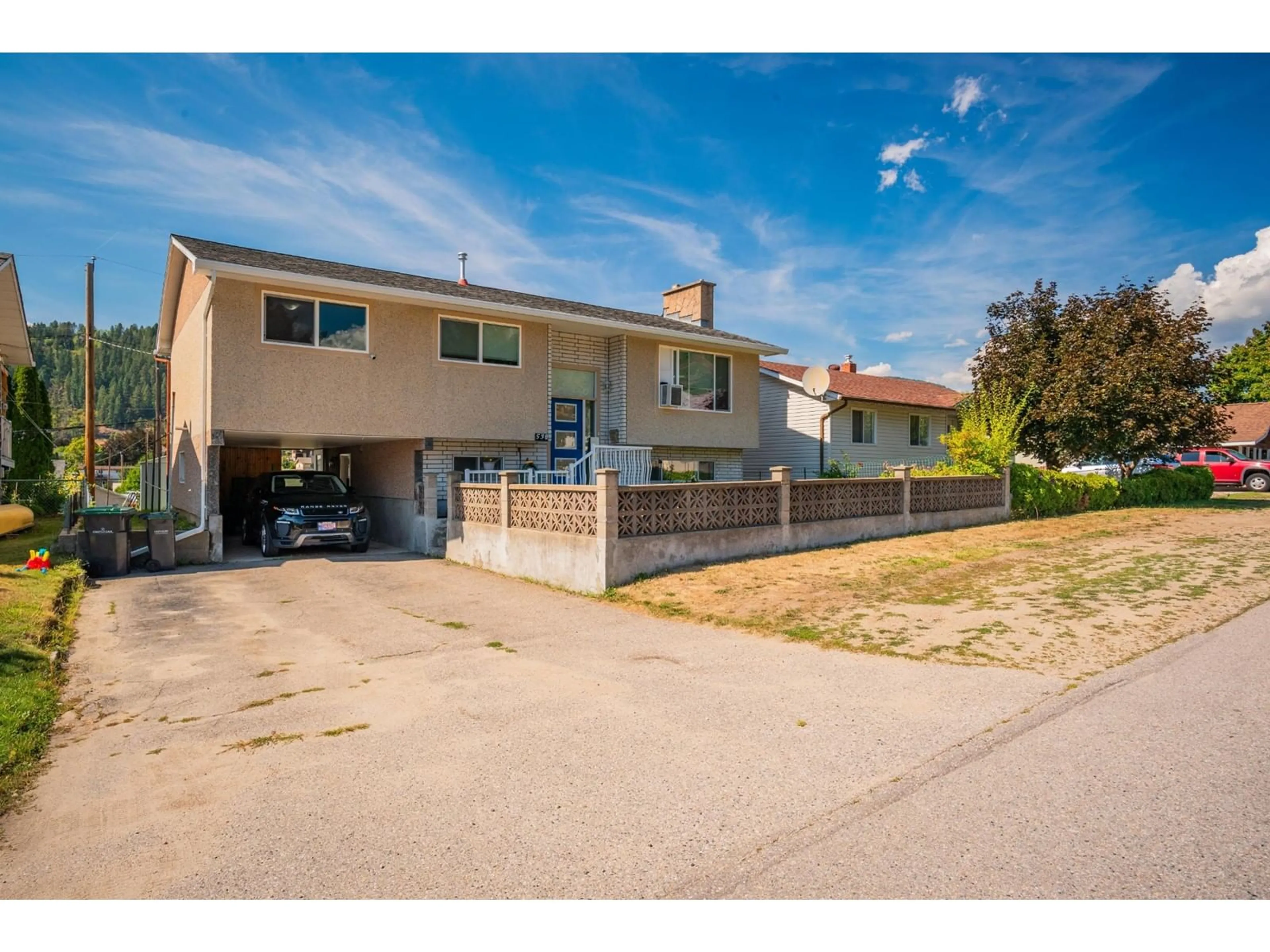 A pic from exterior of the house or condo, the street view for 538 7TH Avenue, Castlegar British Columbia V1N1R4