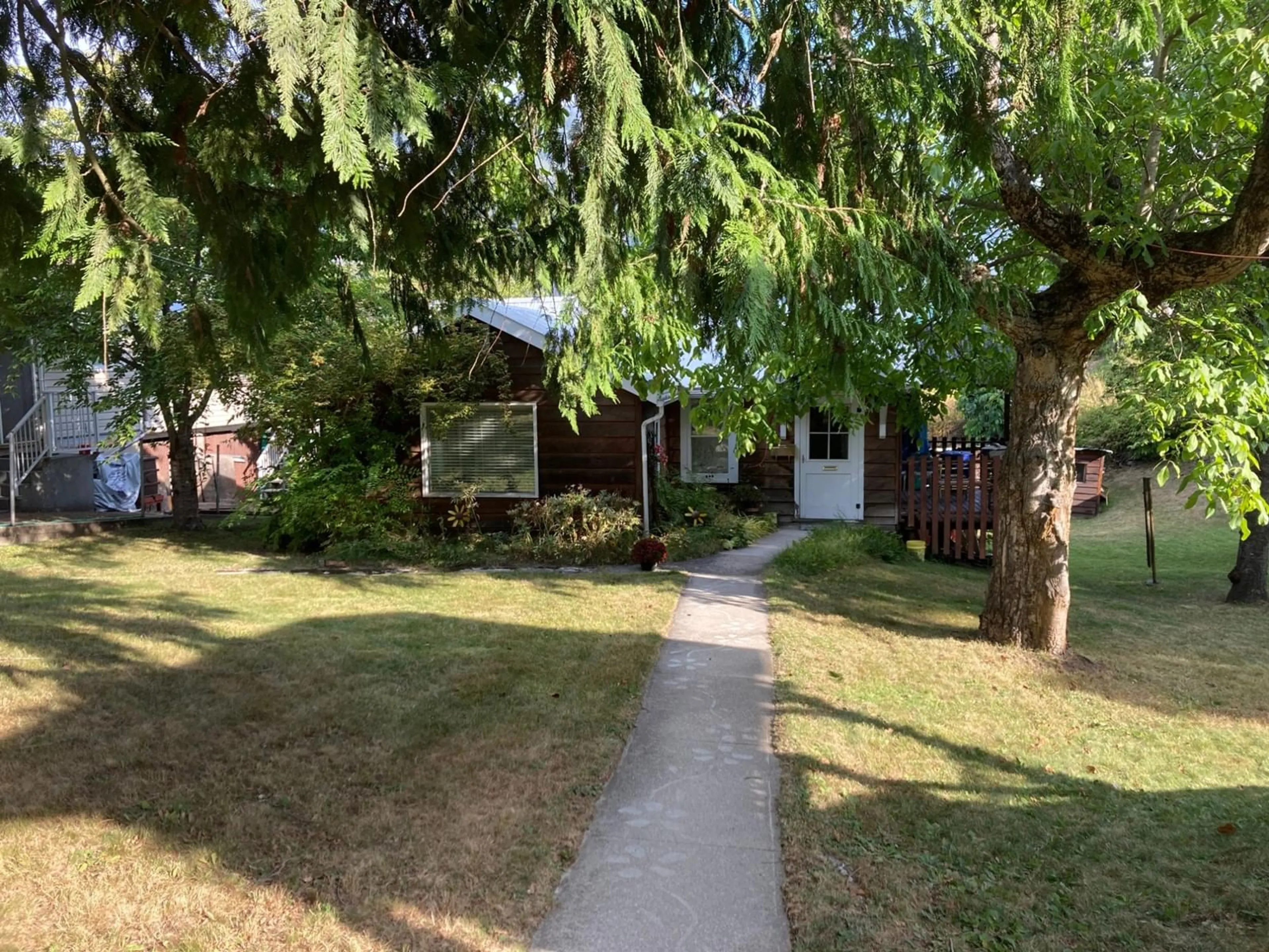 Frontside or backside of a home, the street view for 602 MUNRO Street, Nelson British Columbia V1L3G2