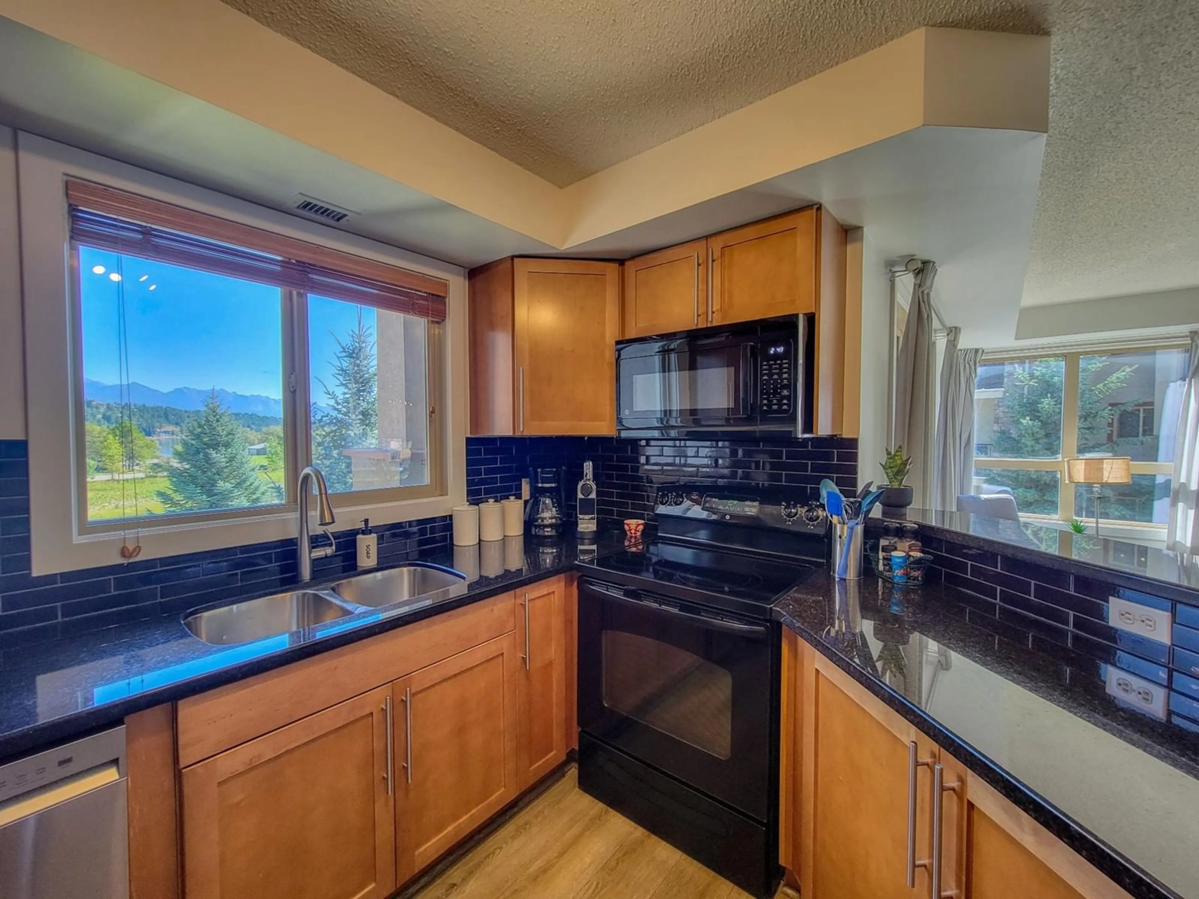 Standard kitchen for 205 THIRD Avenue Unit# 3305, Invermere British Columbia V0A1K7