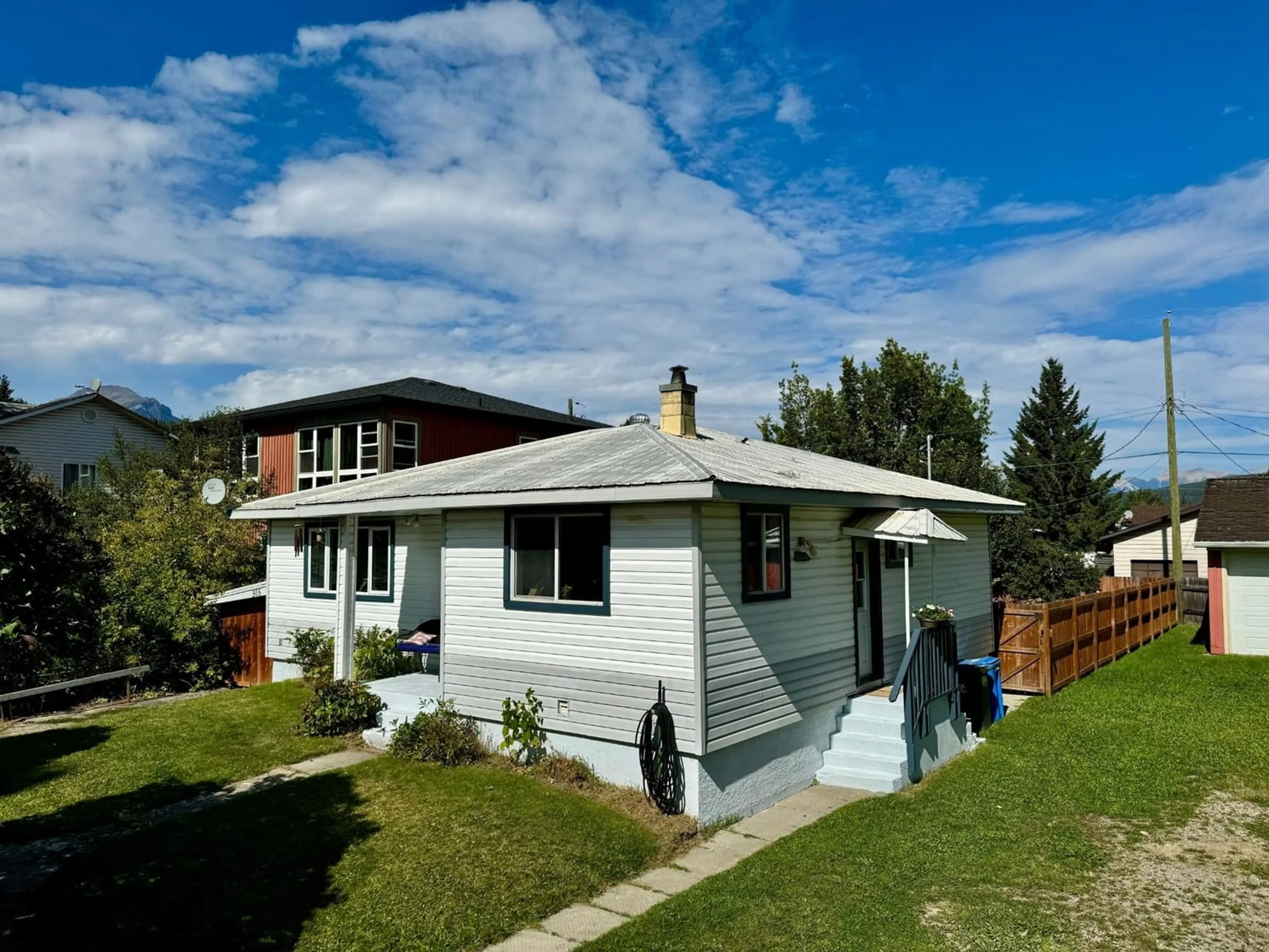 Frontside or backside of a home, cottage for 505 10TH Street, Golden British Columbia V0A1H0