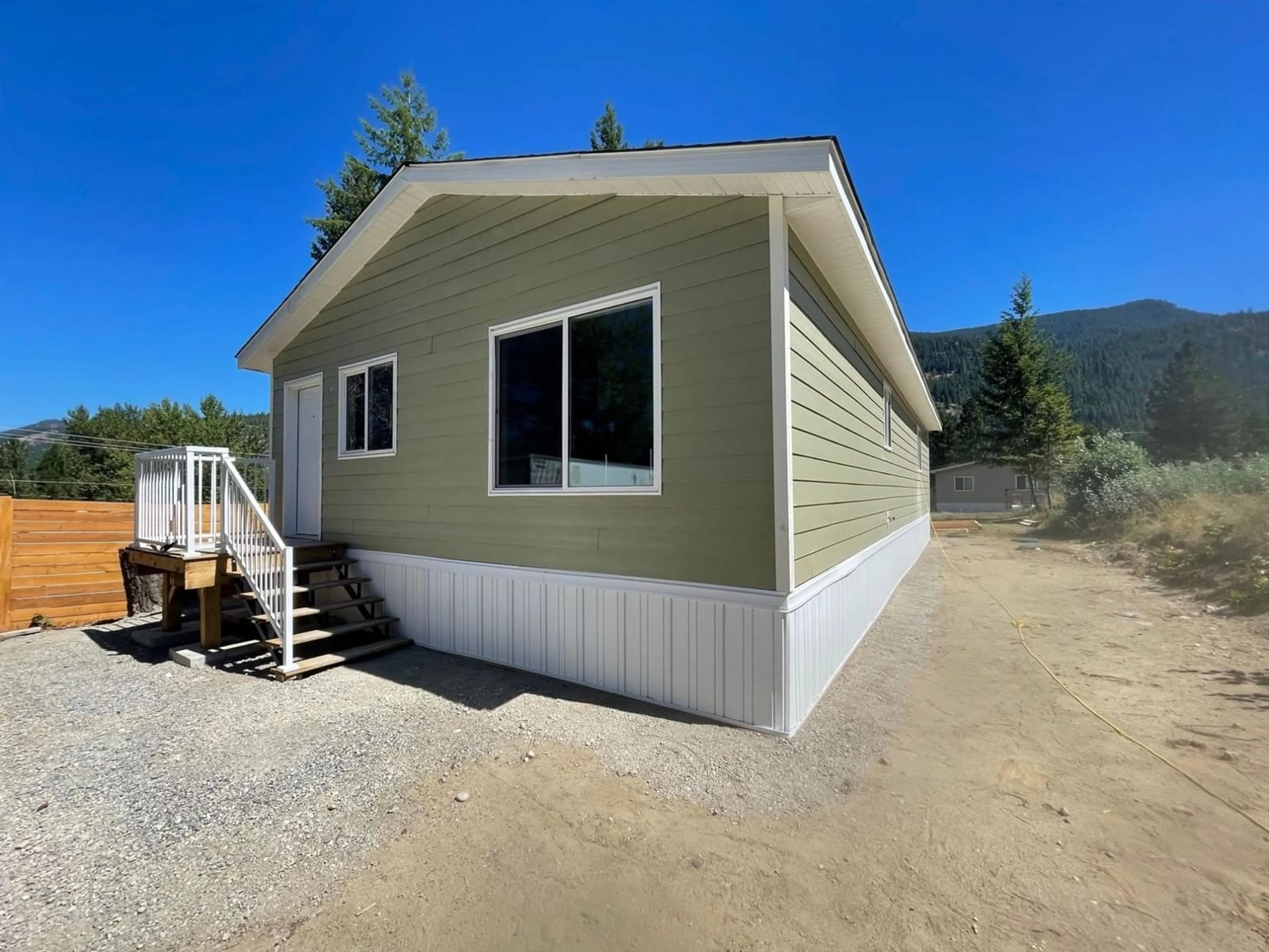 Home with vinyl exterior material for 1616 BENNIGER Road, Christina Lake British Columbia V0H1E0