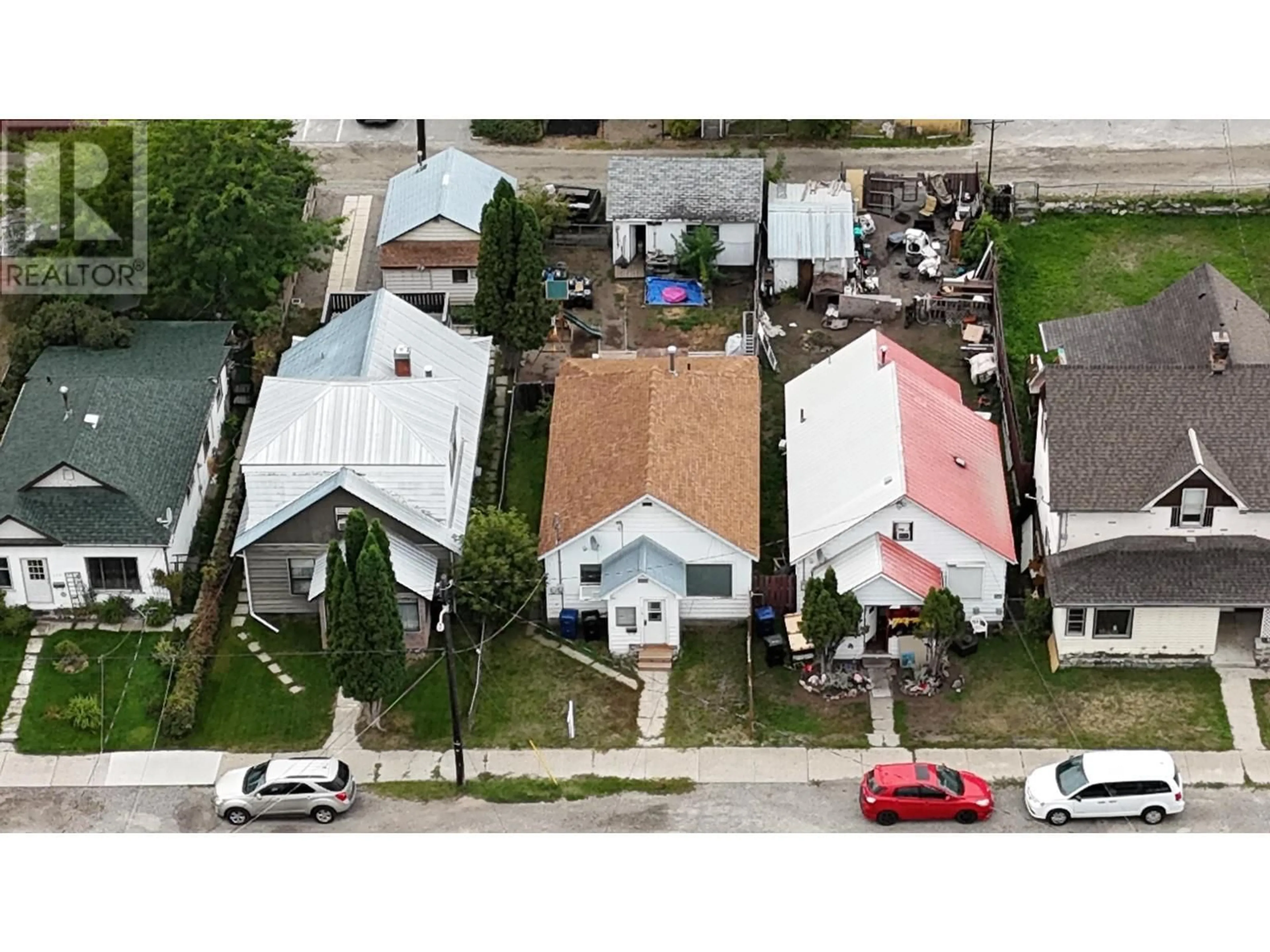 A pic from outside/outdoor area/front of a property/back of a property/a pic from drone, street for 113 8TH  S AVENUE, Cranbrook British Columbia V1C2K6