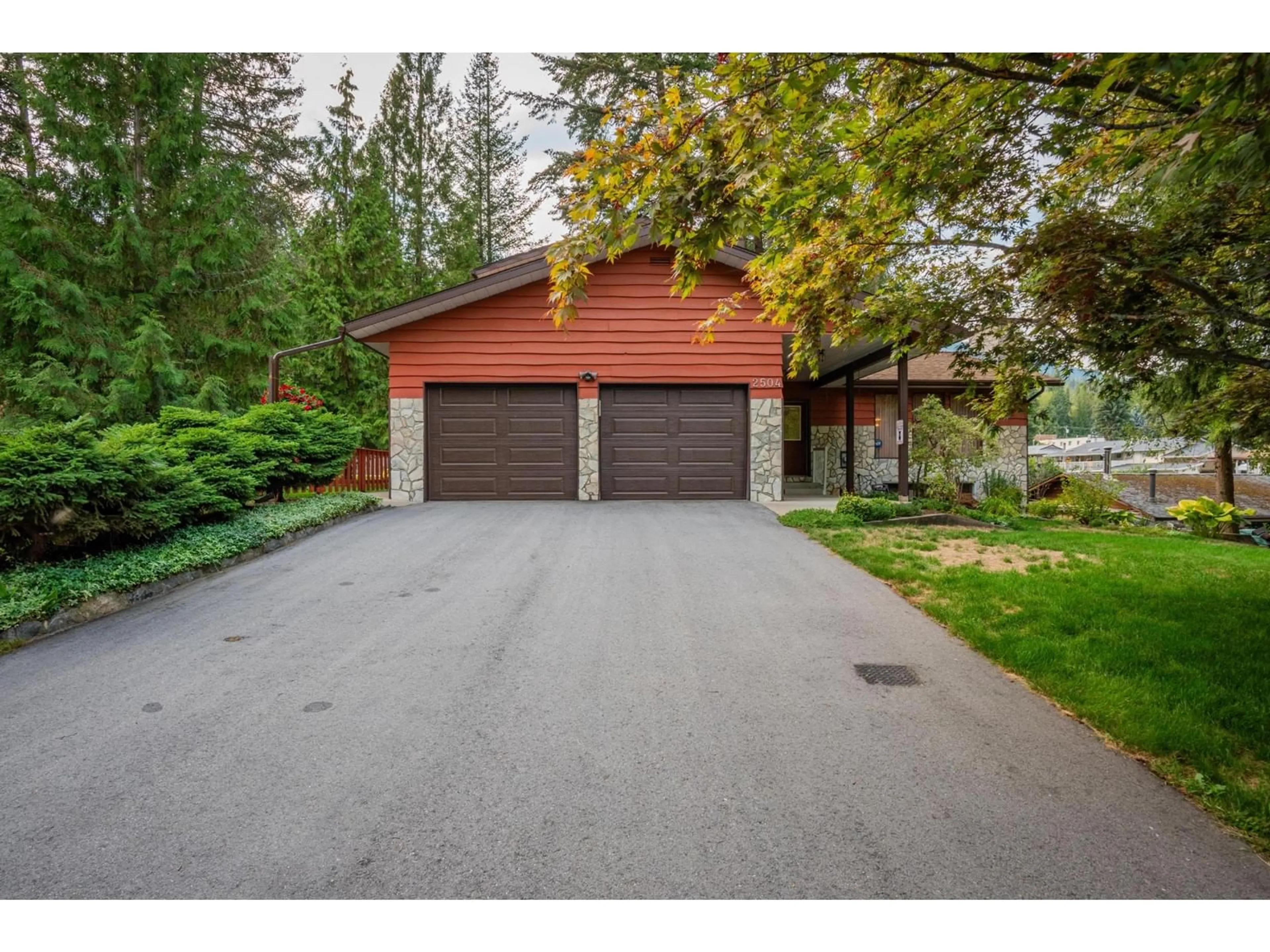 Frontside or backside of a home, cottage for 2504 14TH Avenue, Castlegar British Columbia V1N3P1