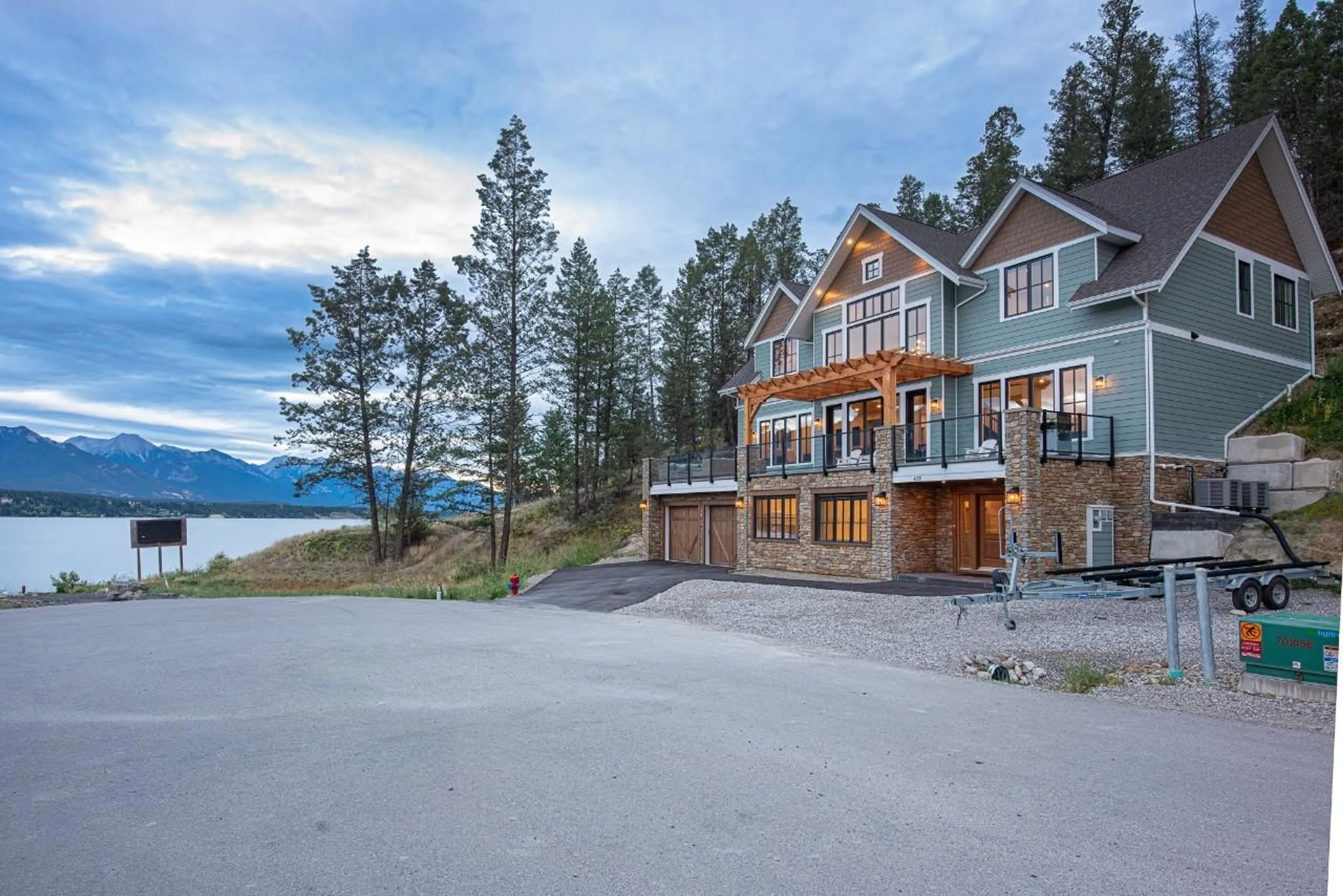 A pic from exterior of the house or condo, cottage for 655 TAYNTON Drive, Invermere British Columbia V0A1K0