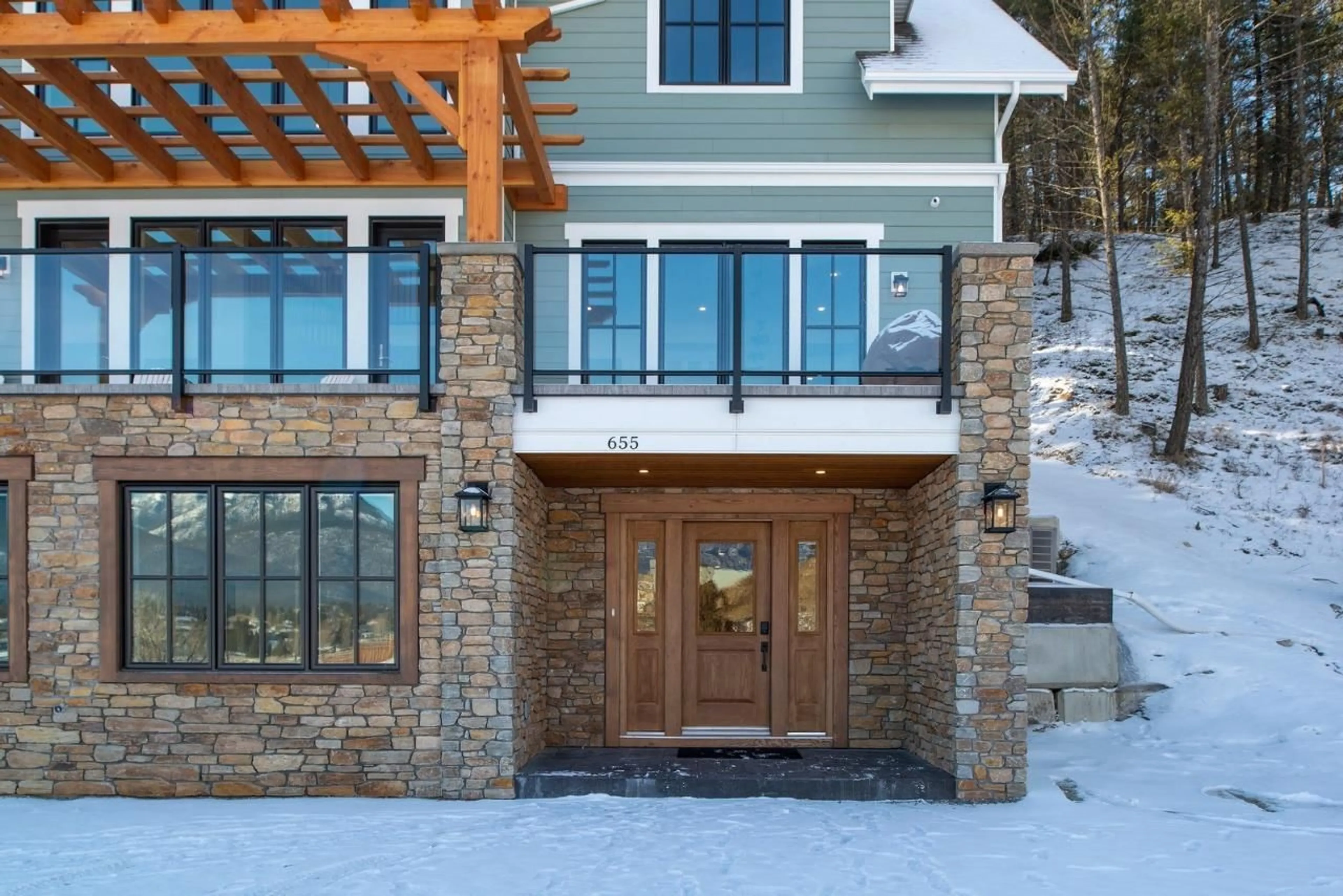 Indoor entryway, wood floors for 655 TAYNTON Drive, Invermere British Columbia V0A1K0