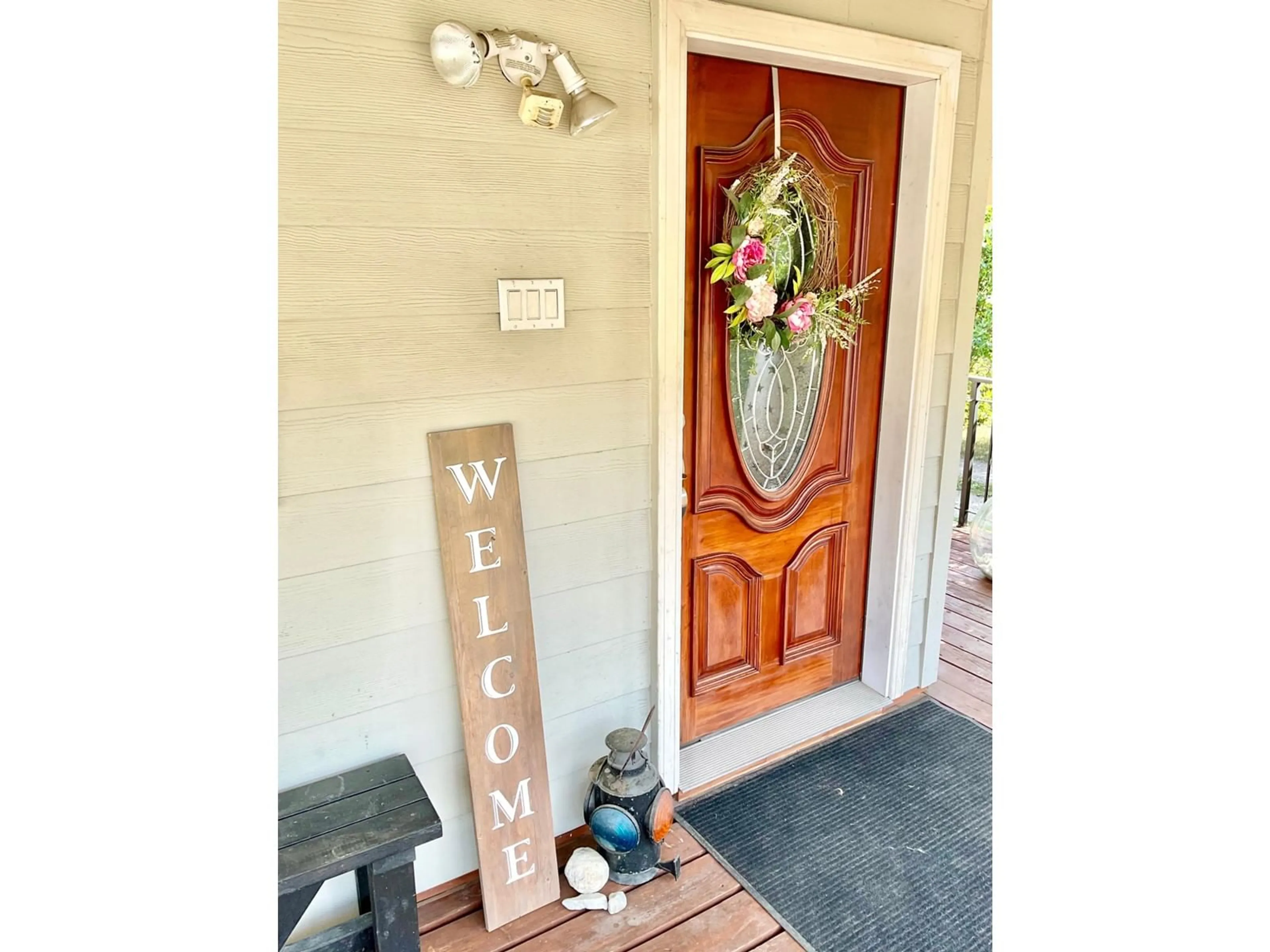 Indoor entryway, wood floors for 171 GOVERNMENT  N Avenue, Greenwood British Columbia V0H1J0