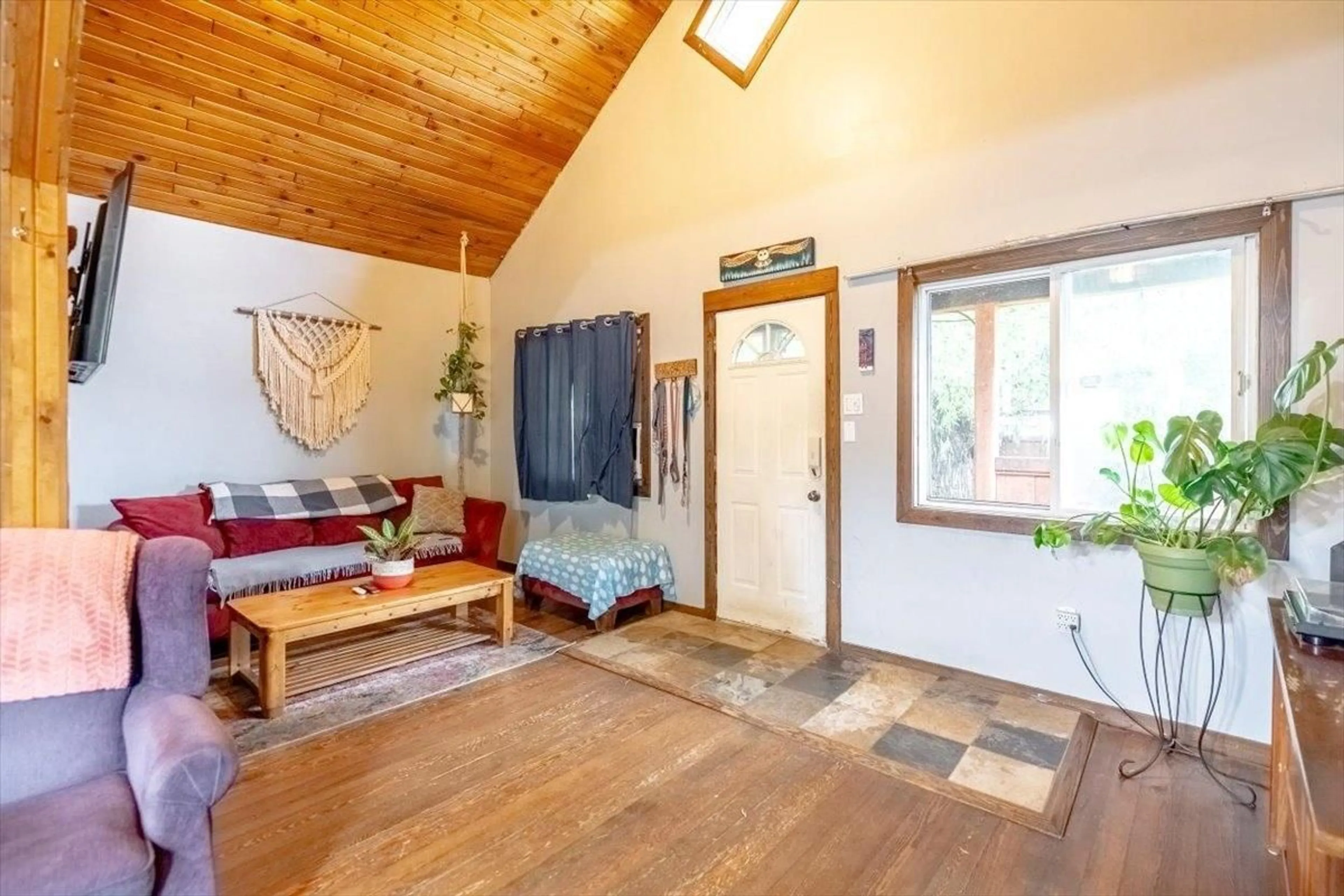 Indoor entryway, wood floors for 1099 COLCLOUGH Avenue, Fernie British Columbia V0B1M1