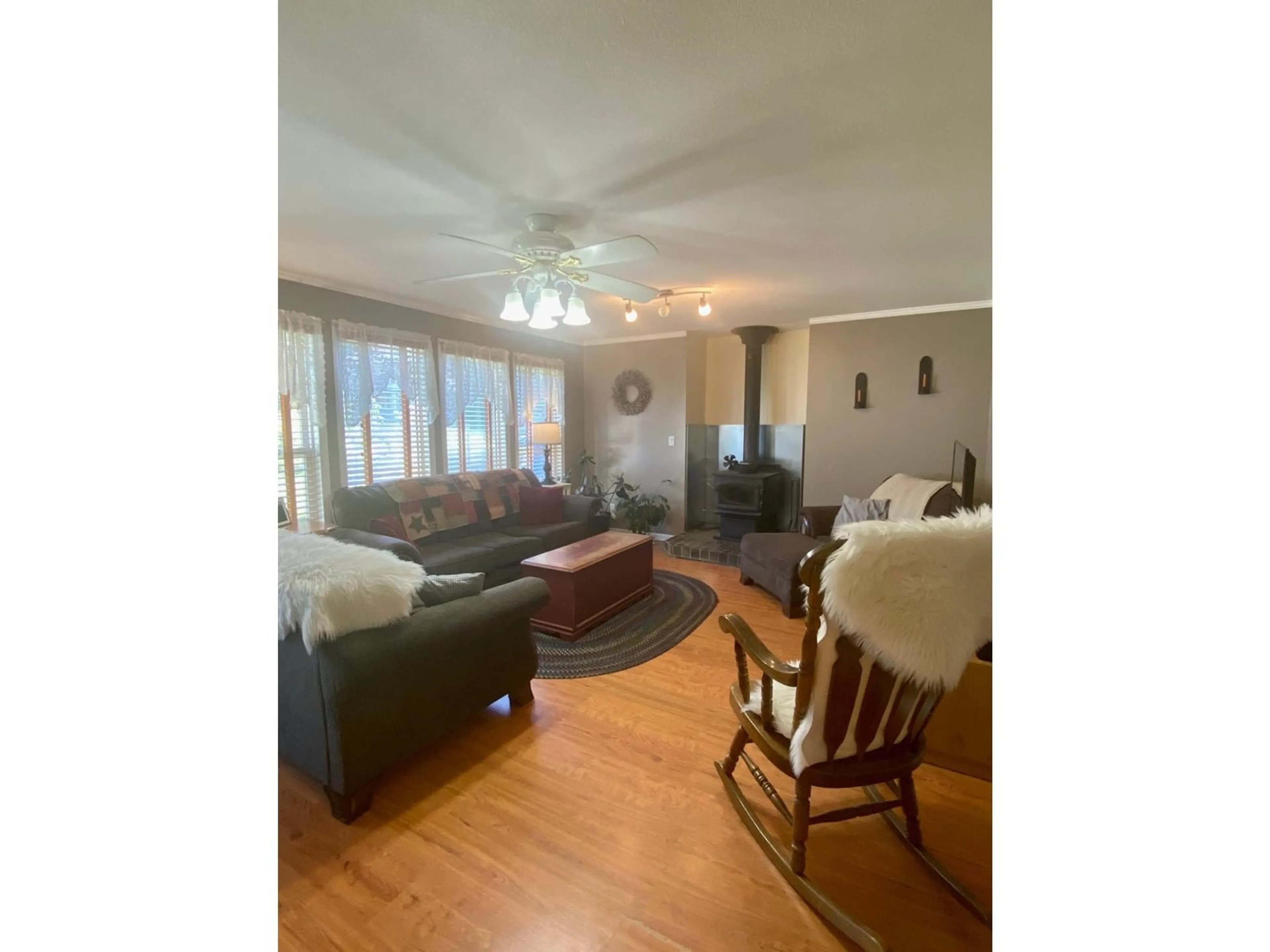 Living room, wood floors for 1118 HAROLD Street, Slocan British Columbia V0G2C0