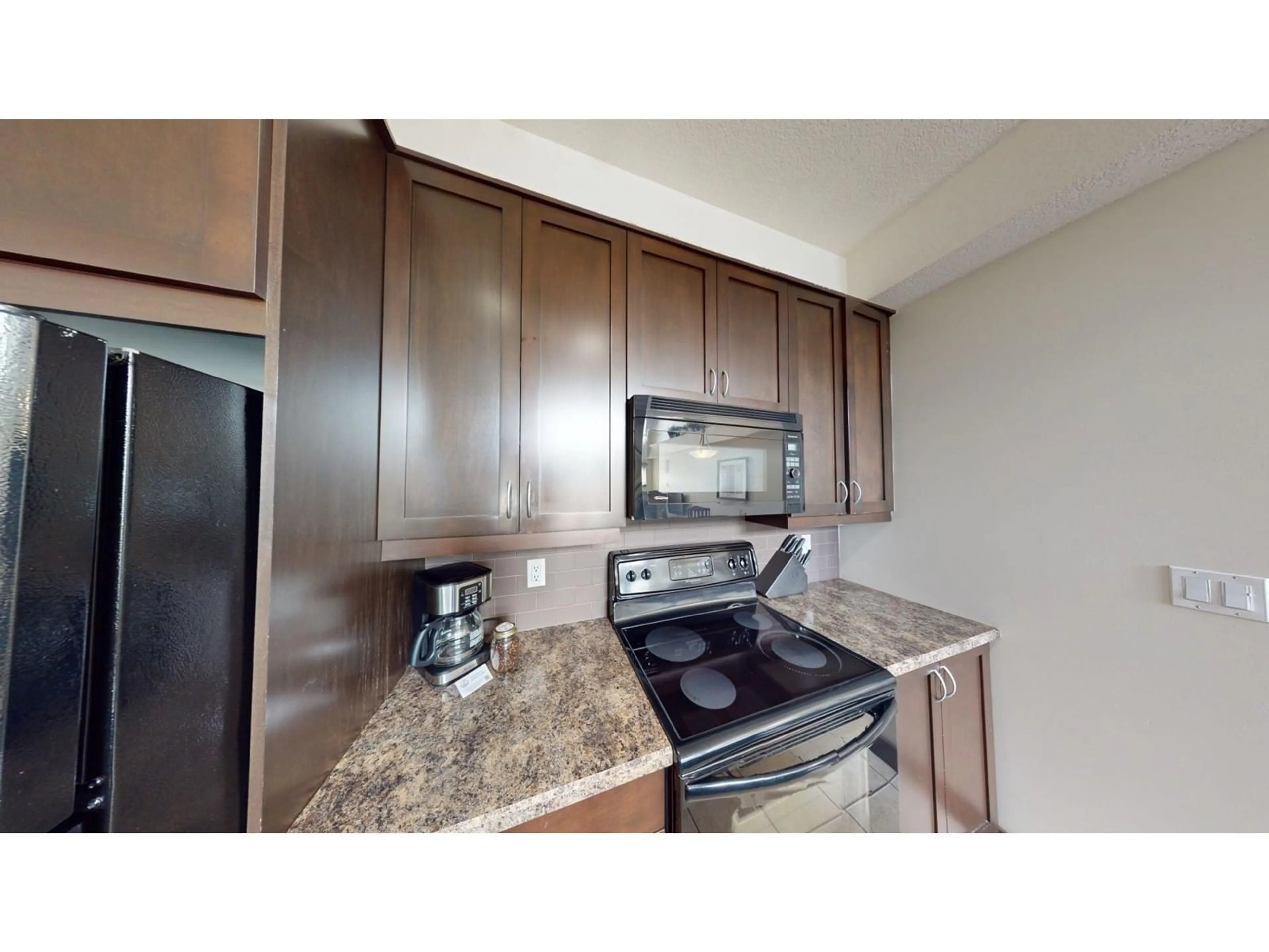 Standard kitchen for 1500 MCDONALD Avenue Unit# 415, Fernie British Columbia V0B1M1