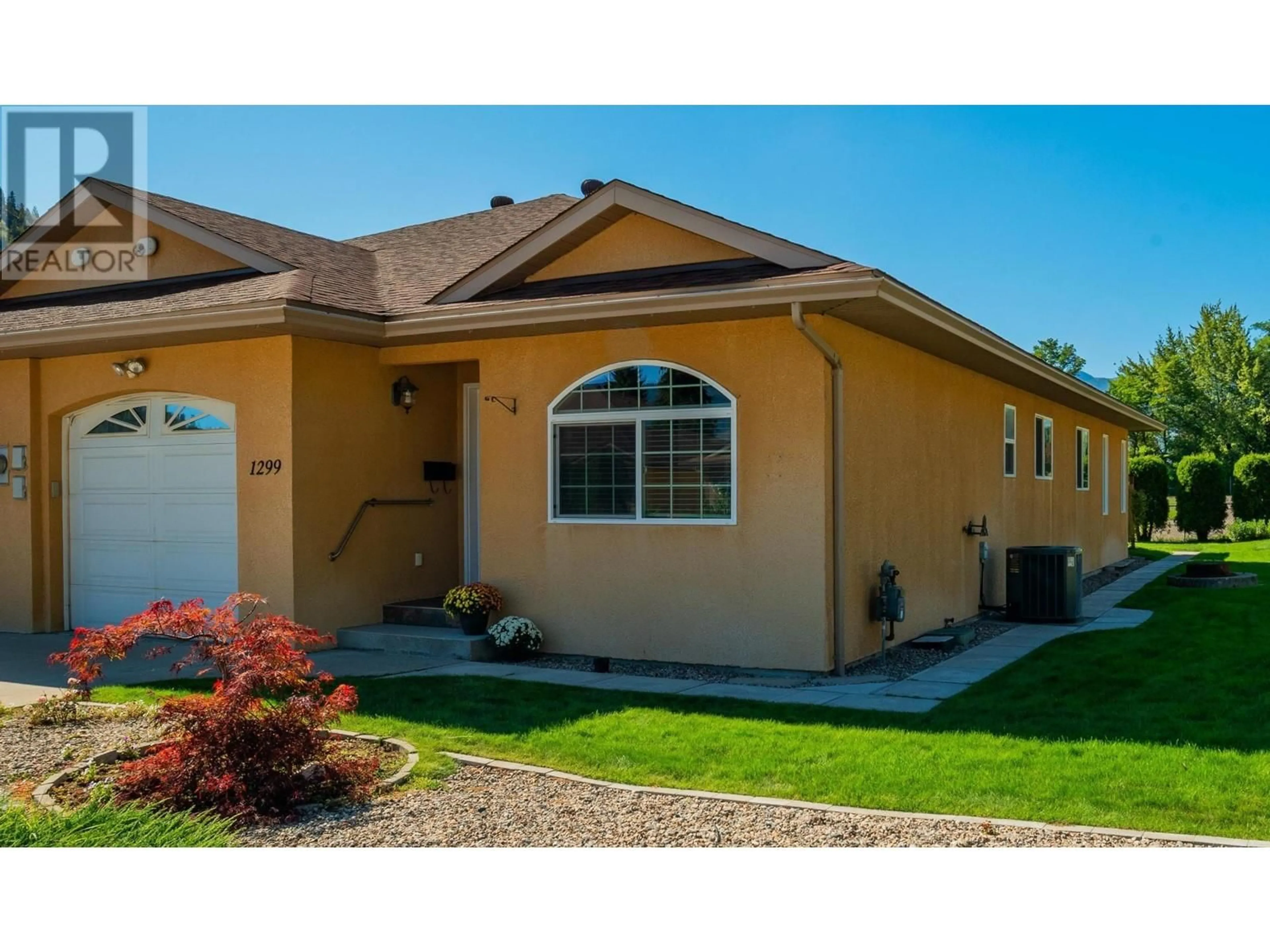 Home with vinyl exterior material, street for 1299 HEATHER PLACE, Trail British Columbia V1R4Y2