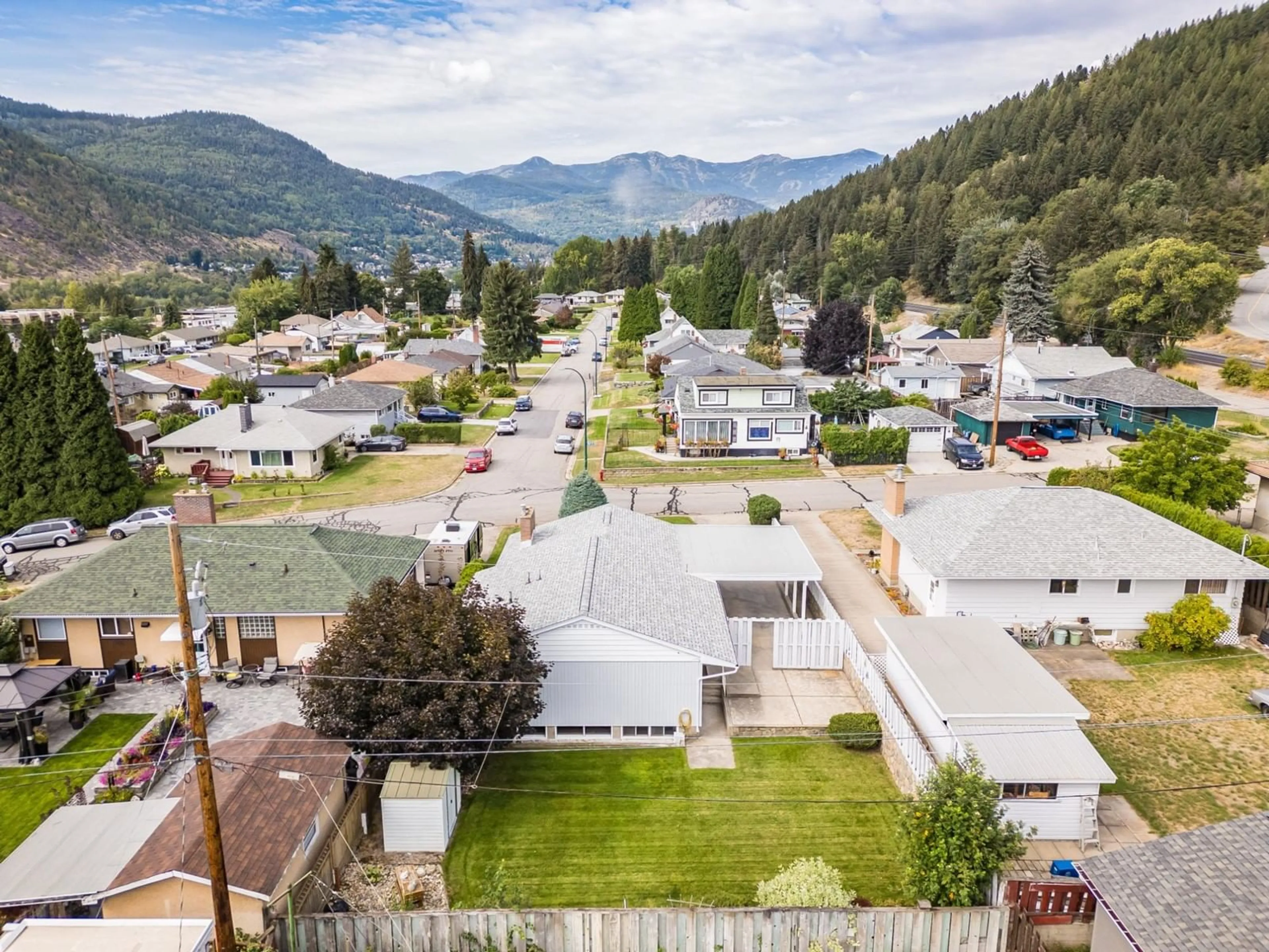 Frontside or backside of a home, the street view for 1510 TULIP Street, Trail British Columbia V1R2R6