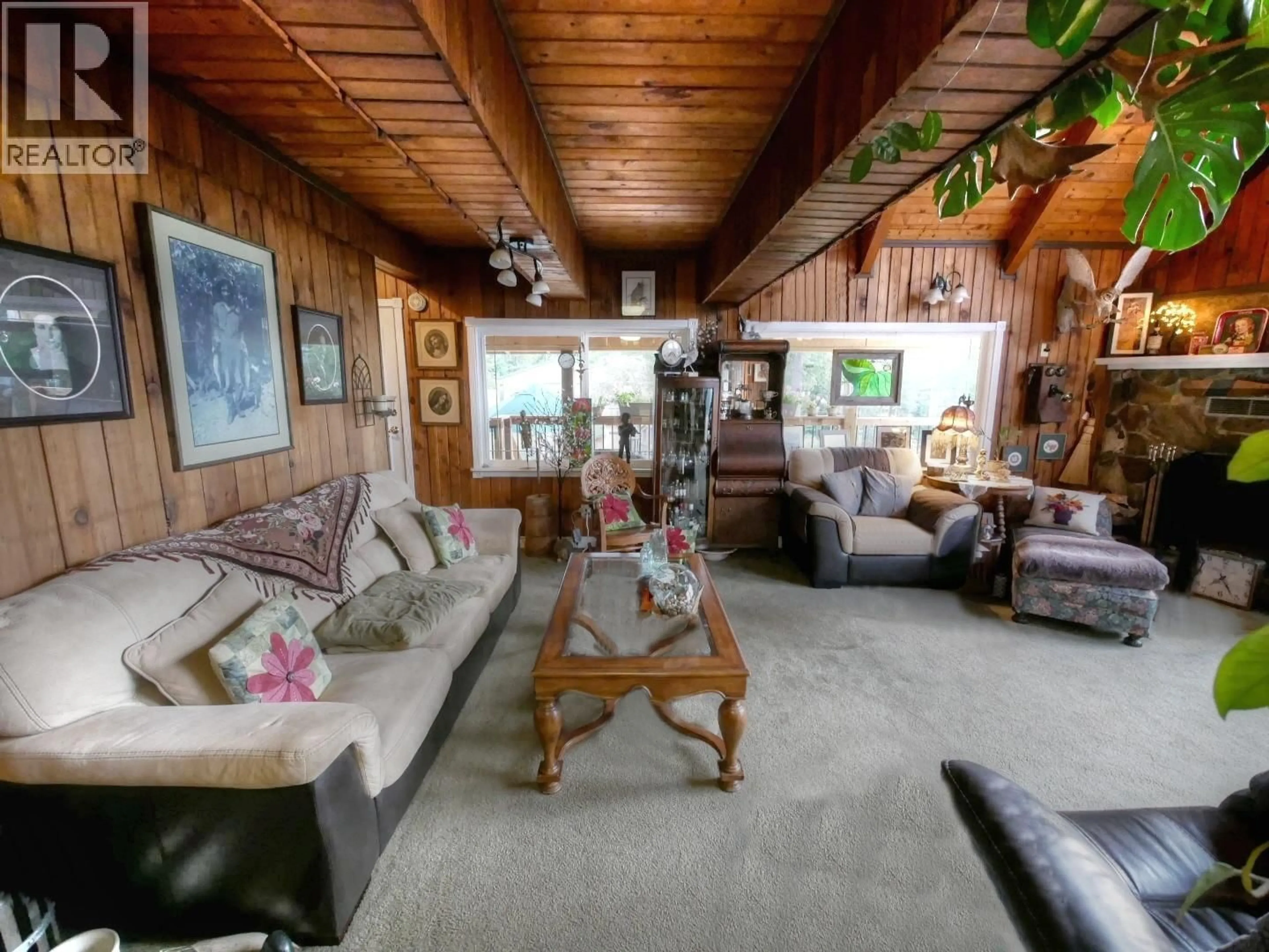 Living room with furniture, unknown for 4008 ARROW PARK FRONTAGE ROAD, Arrow Park British Columbia V0G1R1