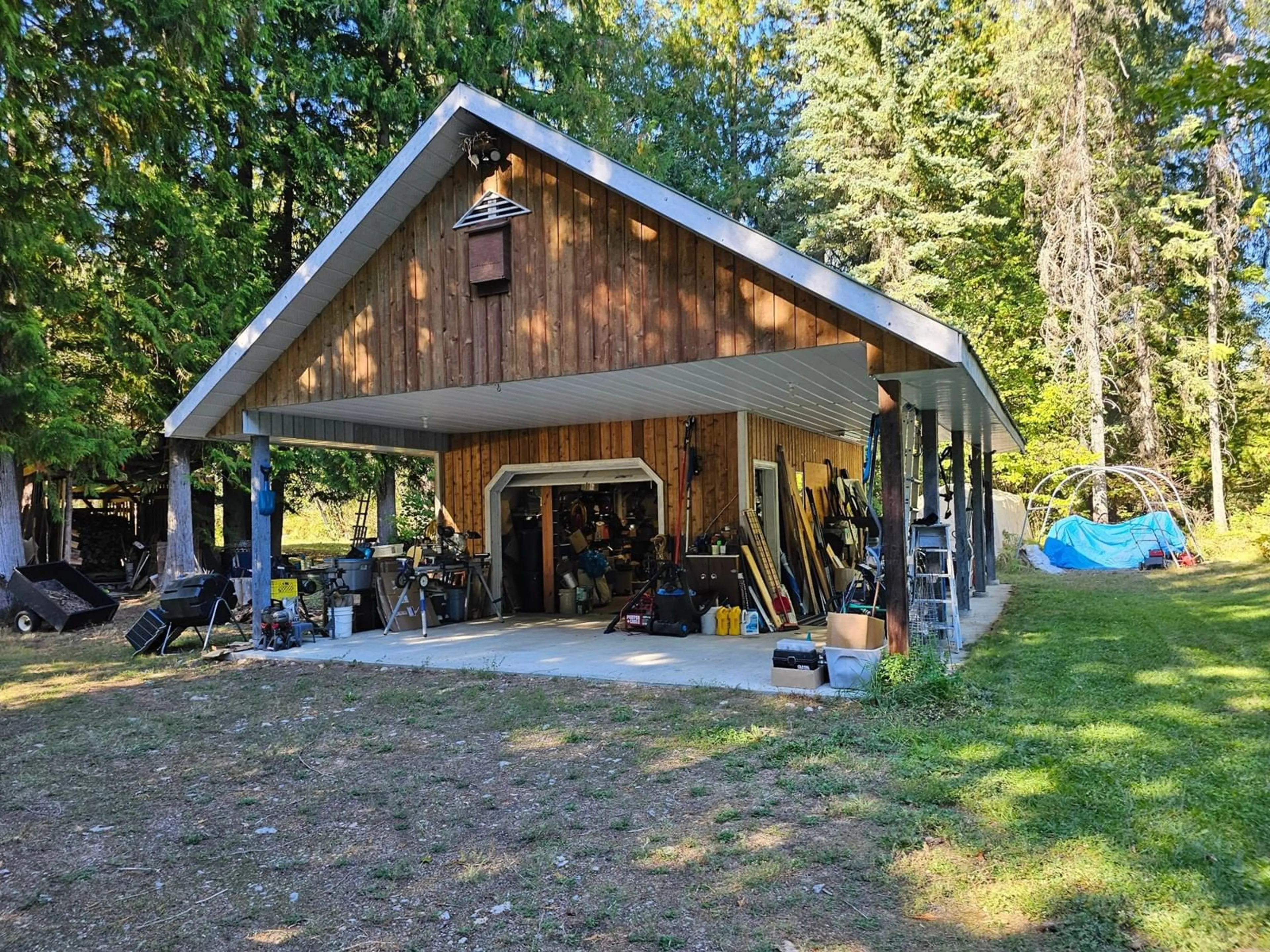 Indoor garage for 5598 MINART Road, Winlaw British Columbia V0G2J0