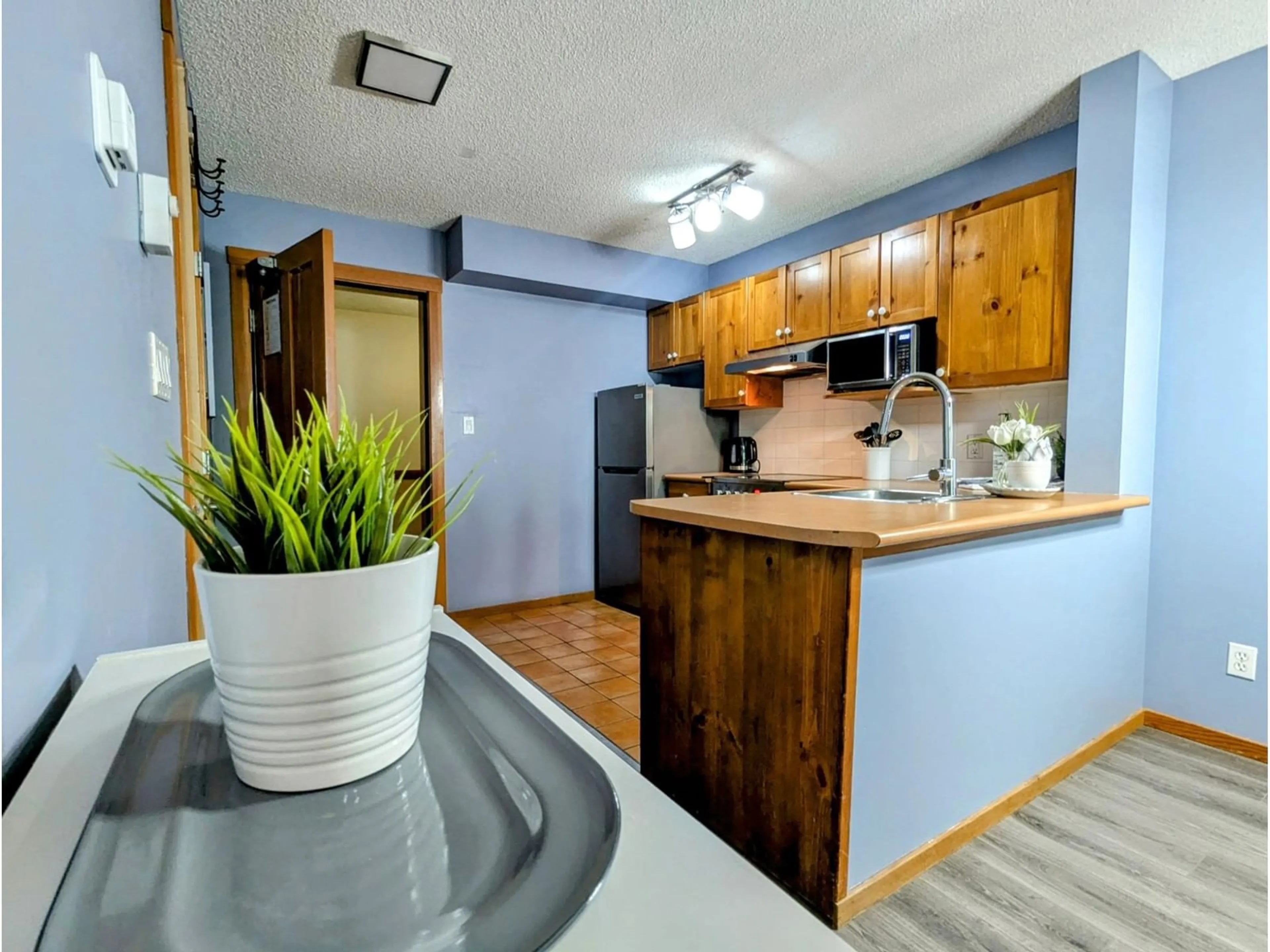 Standard kitchen, wood floors, cottage for 2060 SUMMIT Drive Unit# 104, Panorama British Columbia V0A1T0