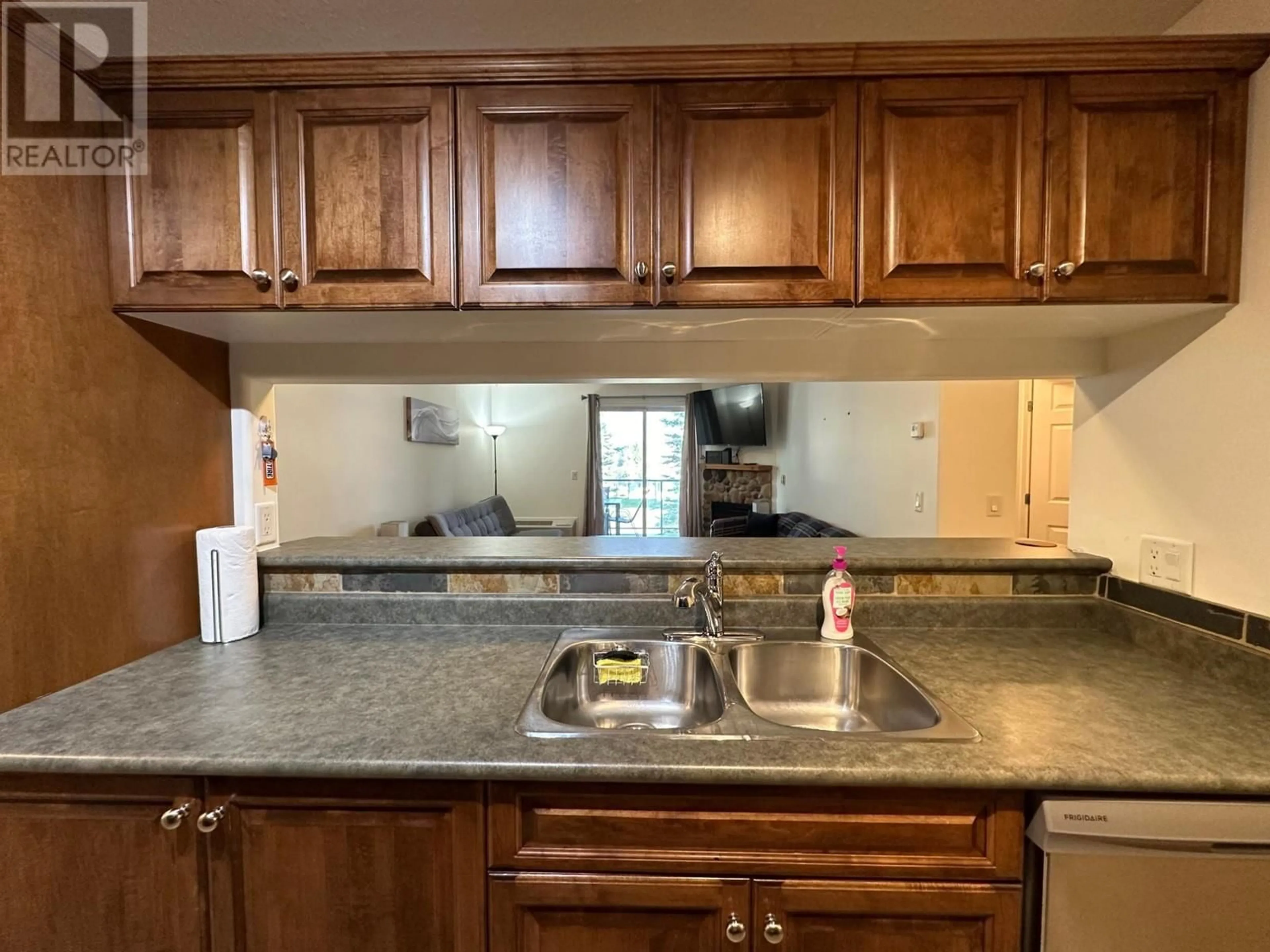 Standard kitchen, unknown for 210 - 4767 FORSTERS LANDING ROAD, Radium Hot Springs British Columbia V0A1M0