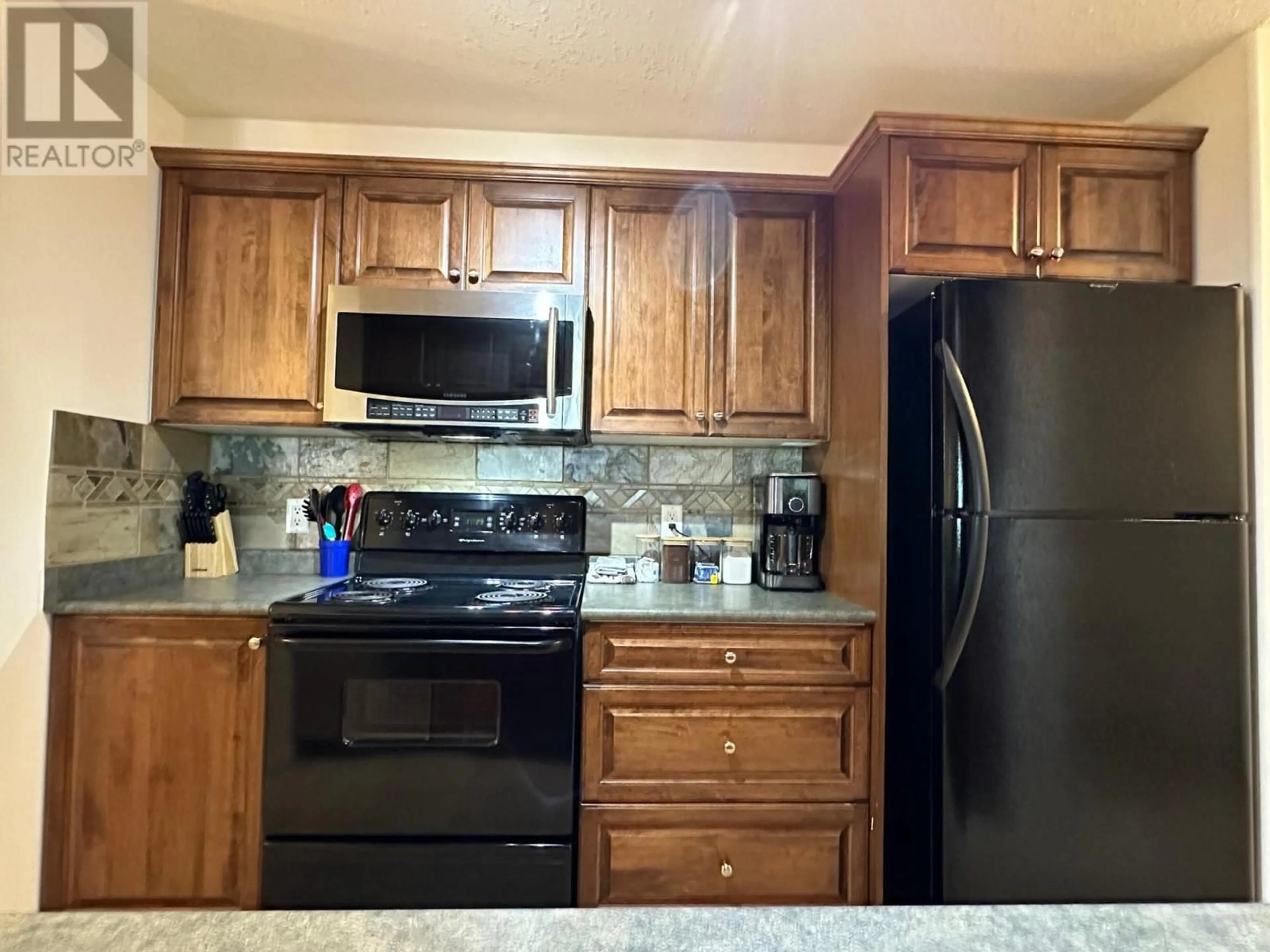 Standard kitchen, ceramic/tile floor for 210 - 4767 FORSTERS LANDING ROAD, Radium Hot Springs British Columbia V0A1M0