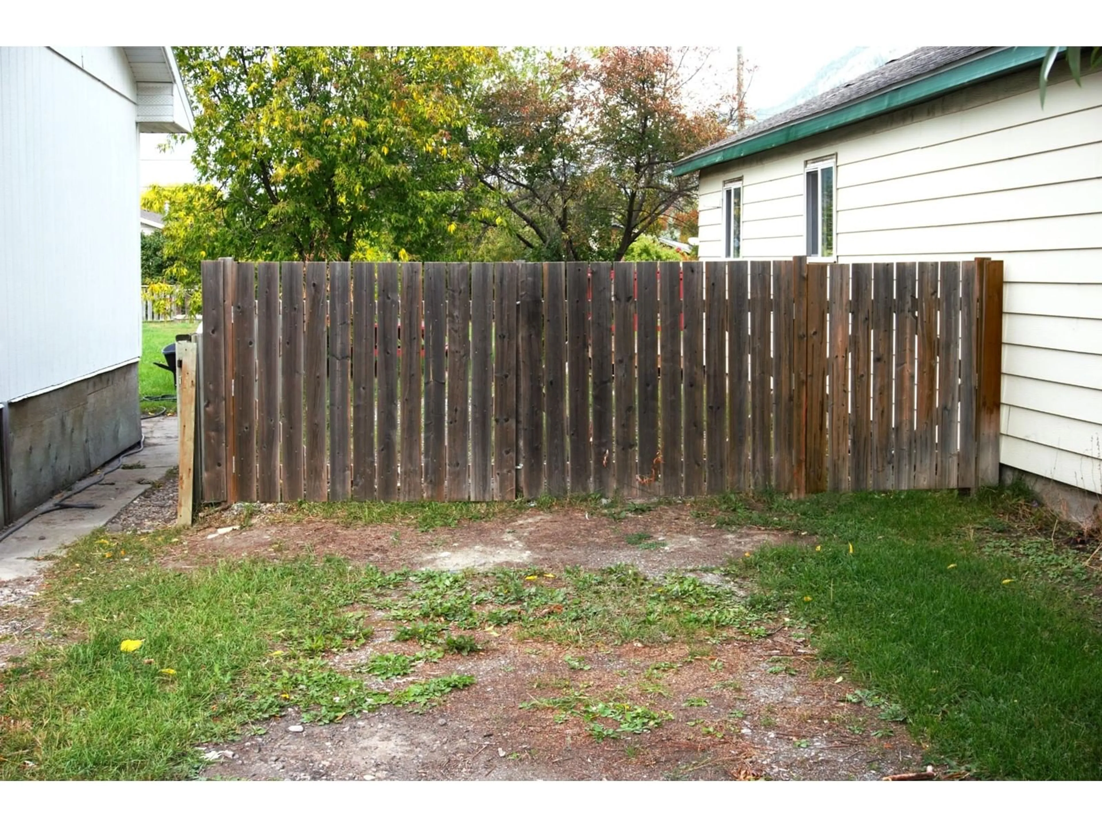 Shed for 4953 STEVENS Avenue, Canal Flats British Columbia V0B1B0