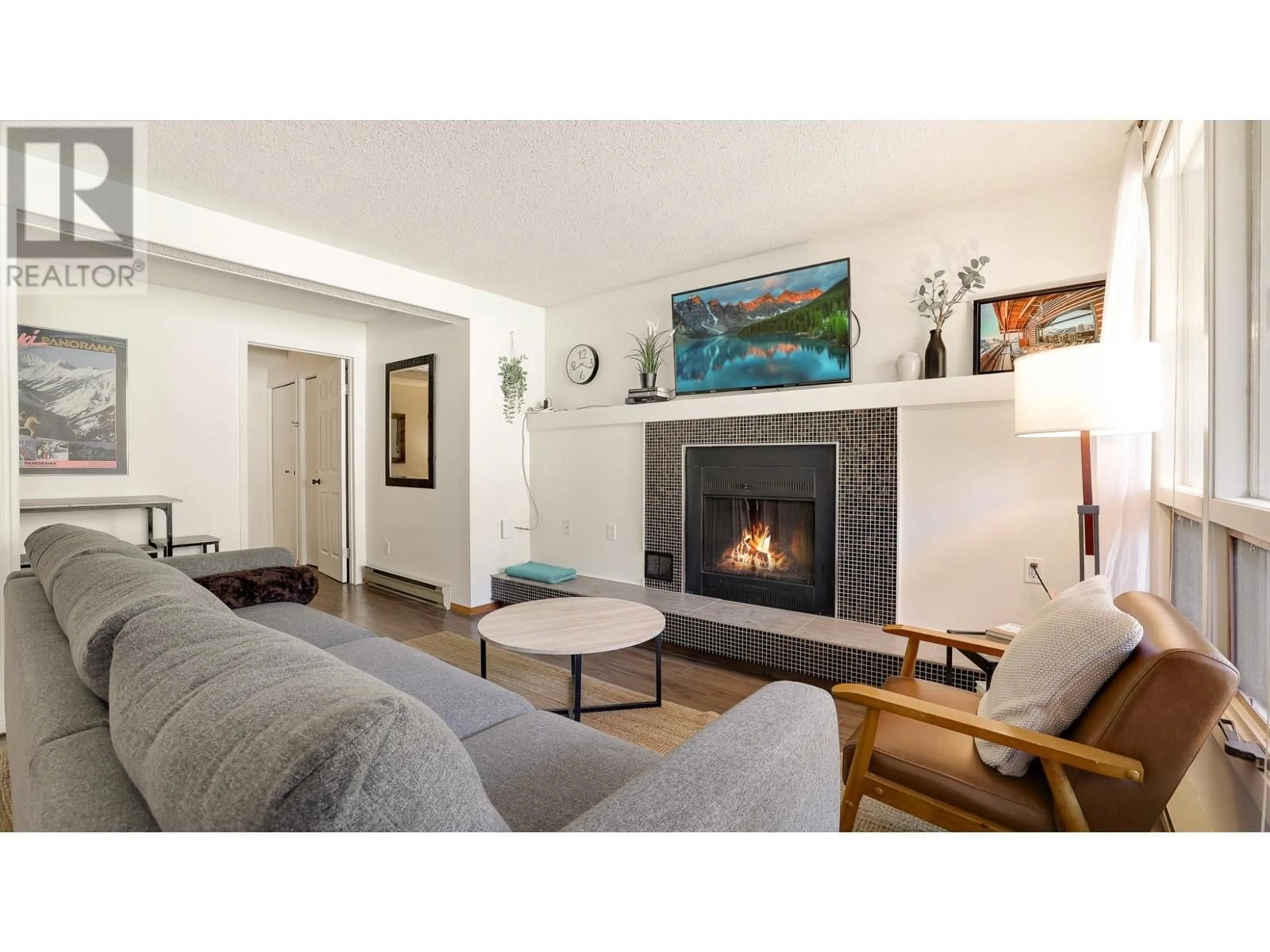Living room with furniture, unknown for 530 - 2030 PANORAMA DRIVE, Panorama British Columbia V0A1T0