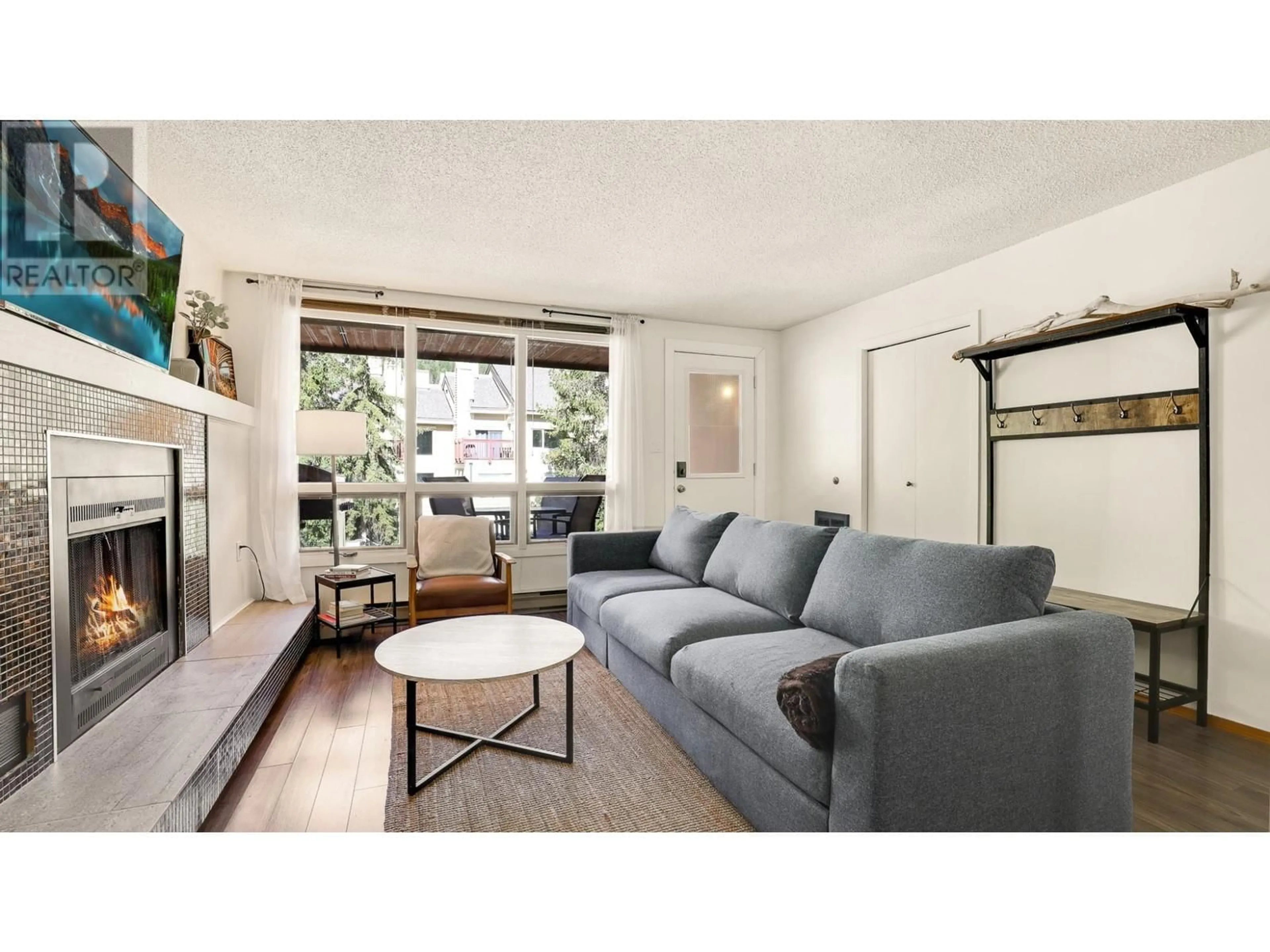 Living room with furniture, unknown for 530 - 2030 PANORAMA DRIVE, Panorama British Columbia V0A1T0