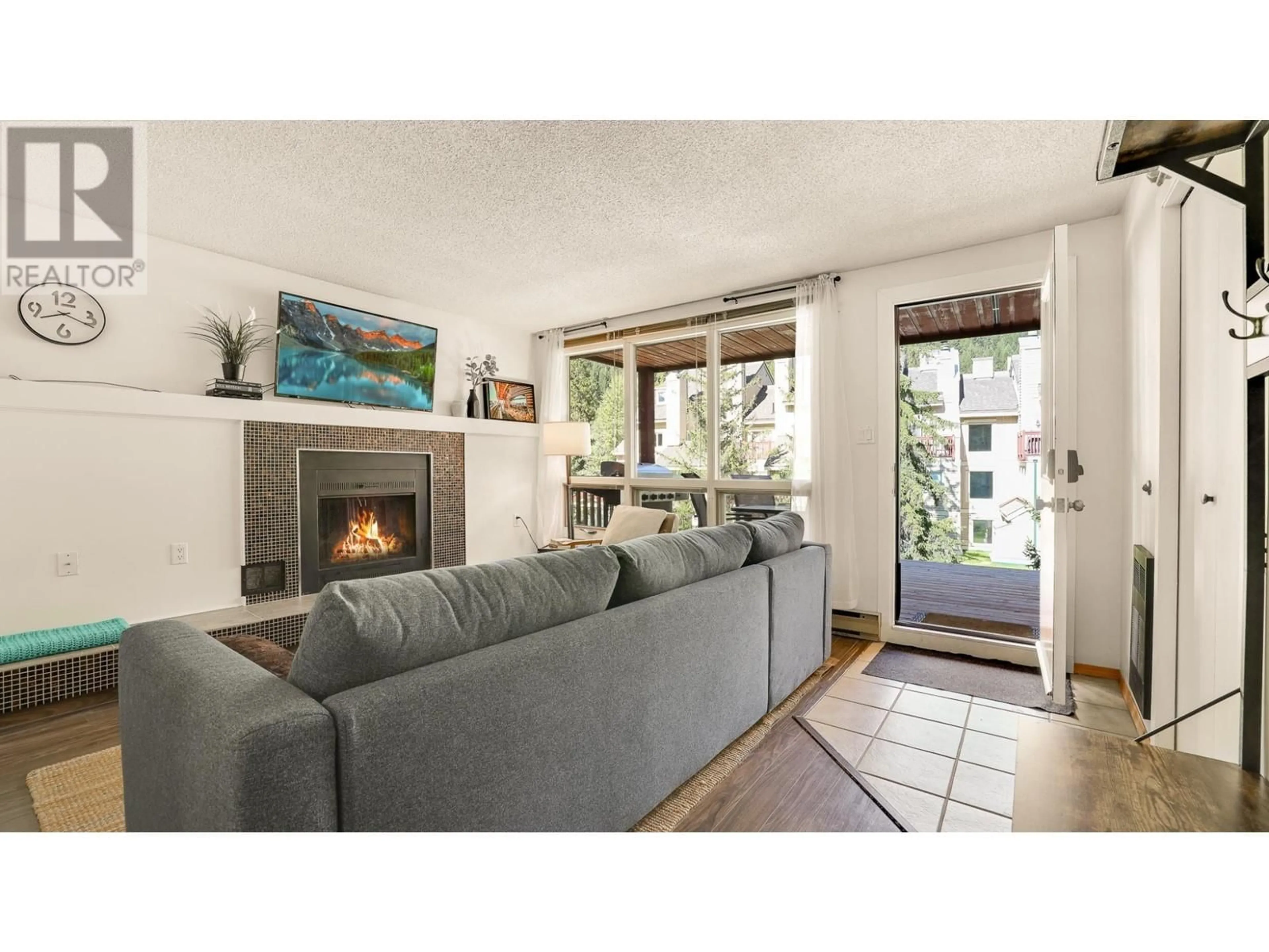 Living room with furniture, unknown for 530 - 2030 PANORAMA DRIVE, Panorama British Columbia V0A1T0