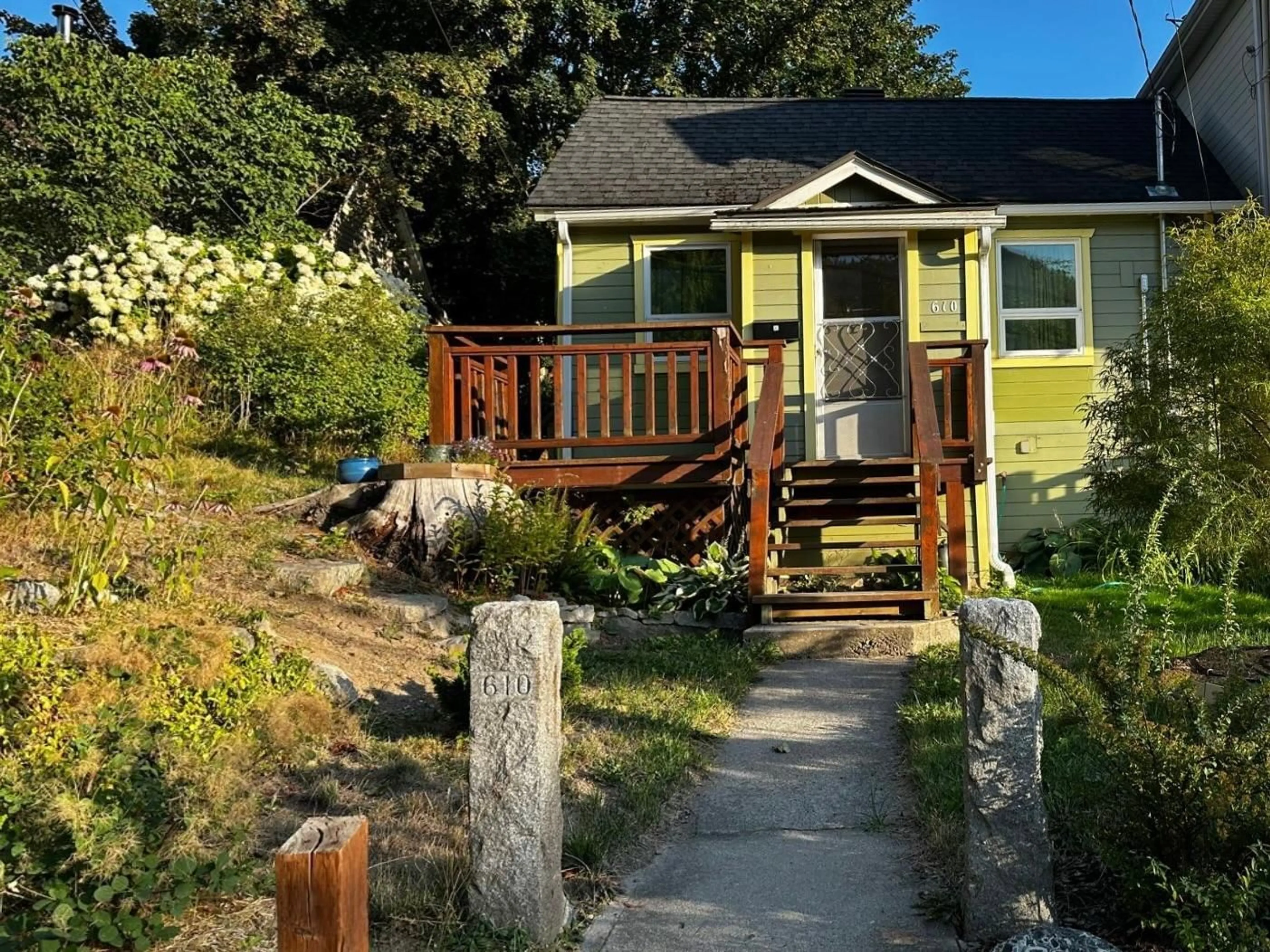 Frontside or backside of a home for 610 SILICA STREET, Nelson British Columbia V1L4N1