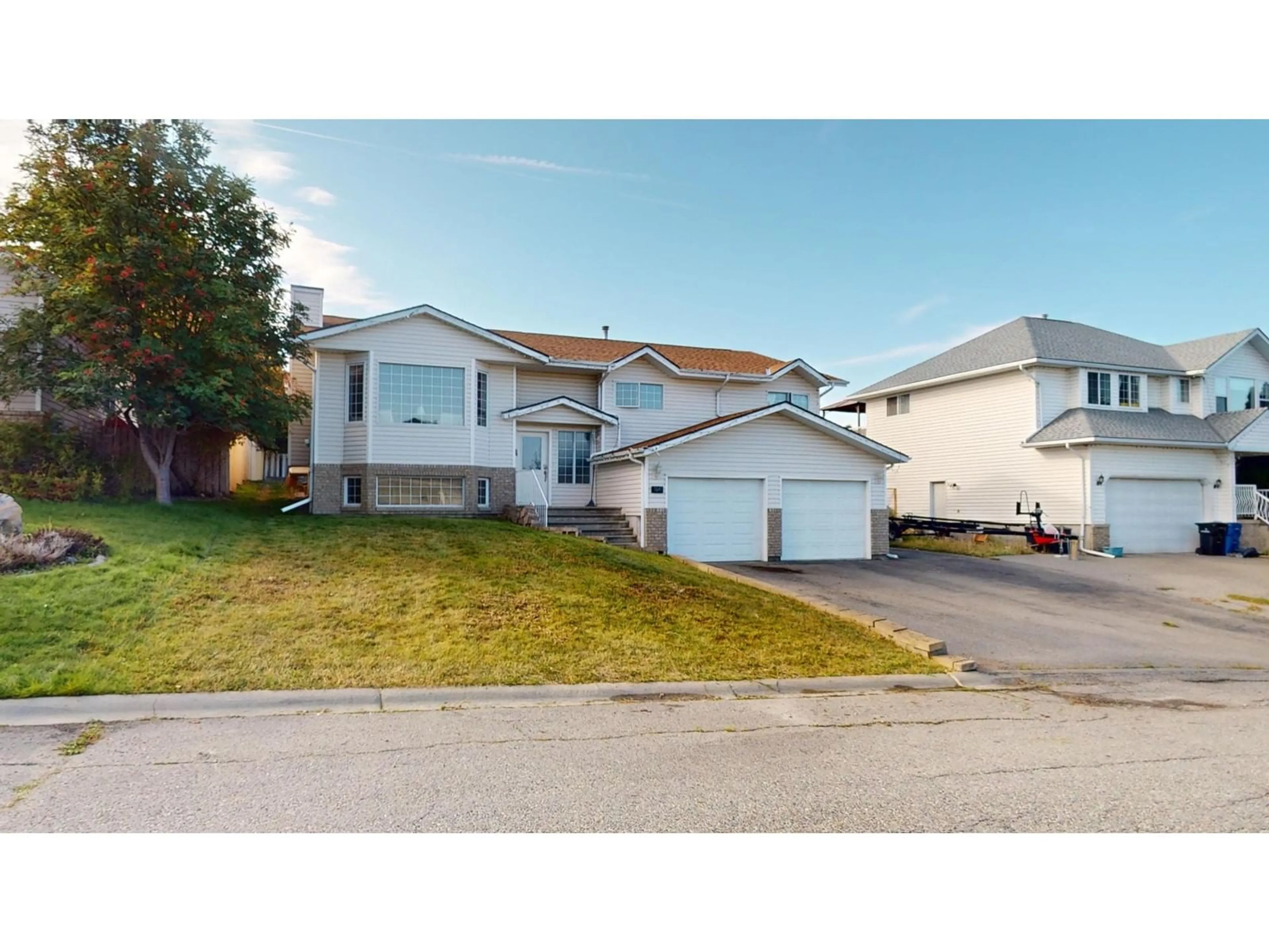 Frontside or backside of a home, the street view for 1641 STAPLE Crescent, Cranbrook British Columbia V1C6J1