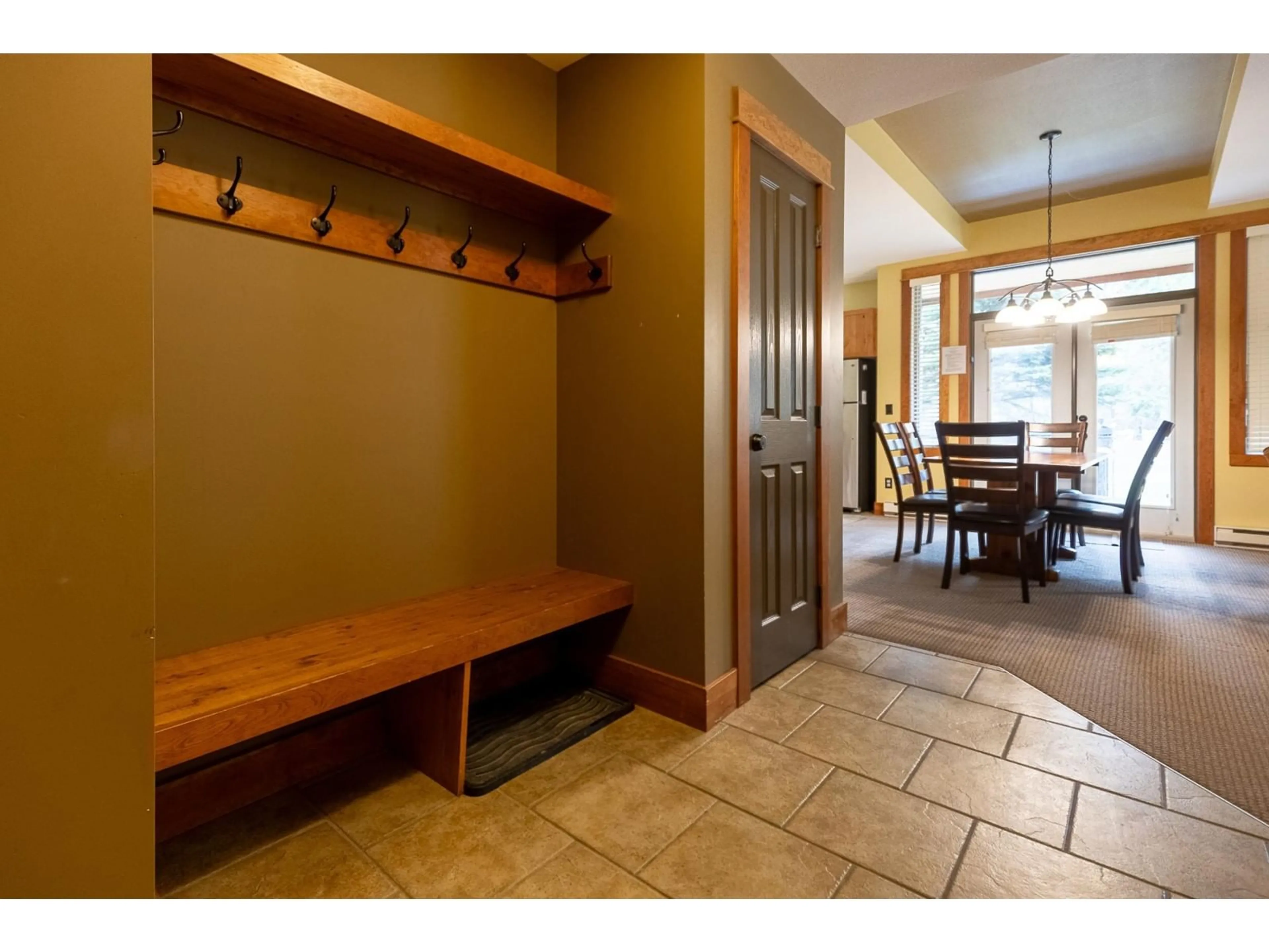 Indoor entryway, wood floors for 4559 TIMBERLINE Crescent Unit# 611D, Fernie British Columbia V0B1M6