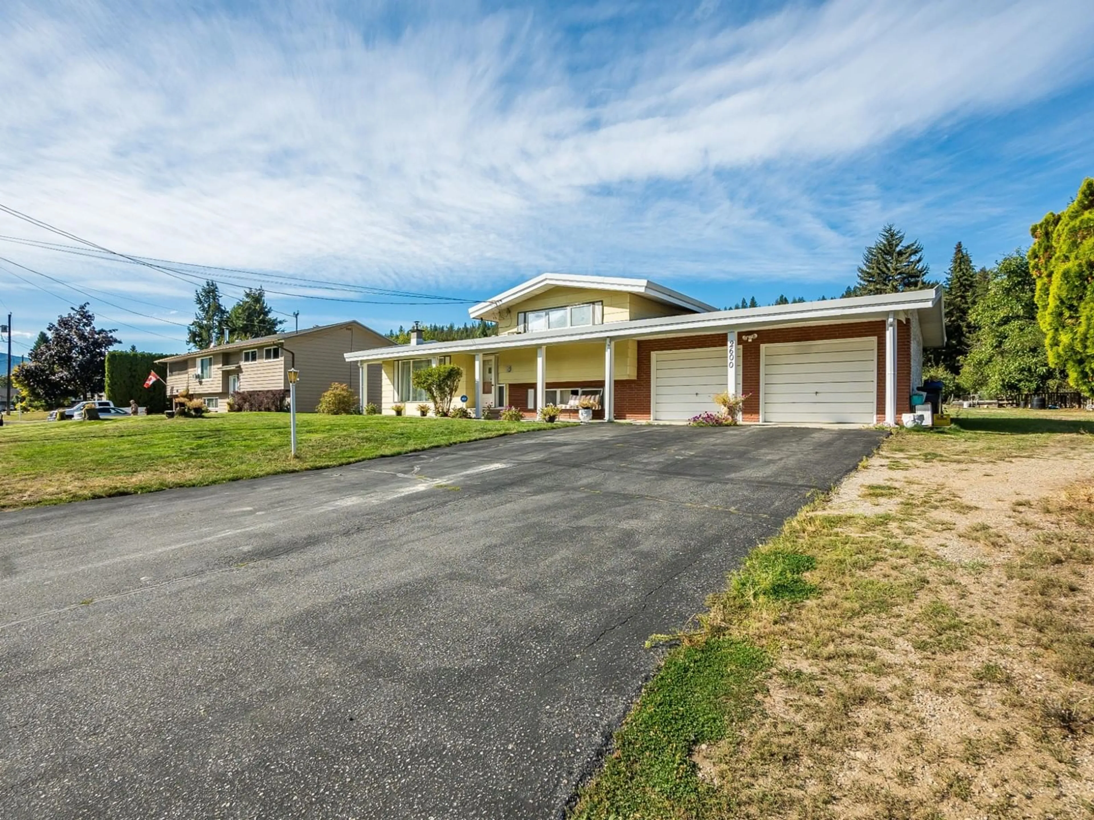 Frontside or backside of a home, the street view for 2600 6TH Avenue, Castlegar British Columbia V1N2W2