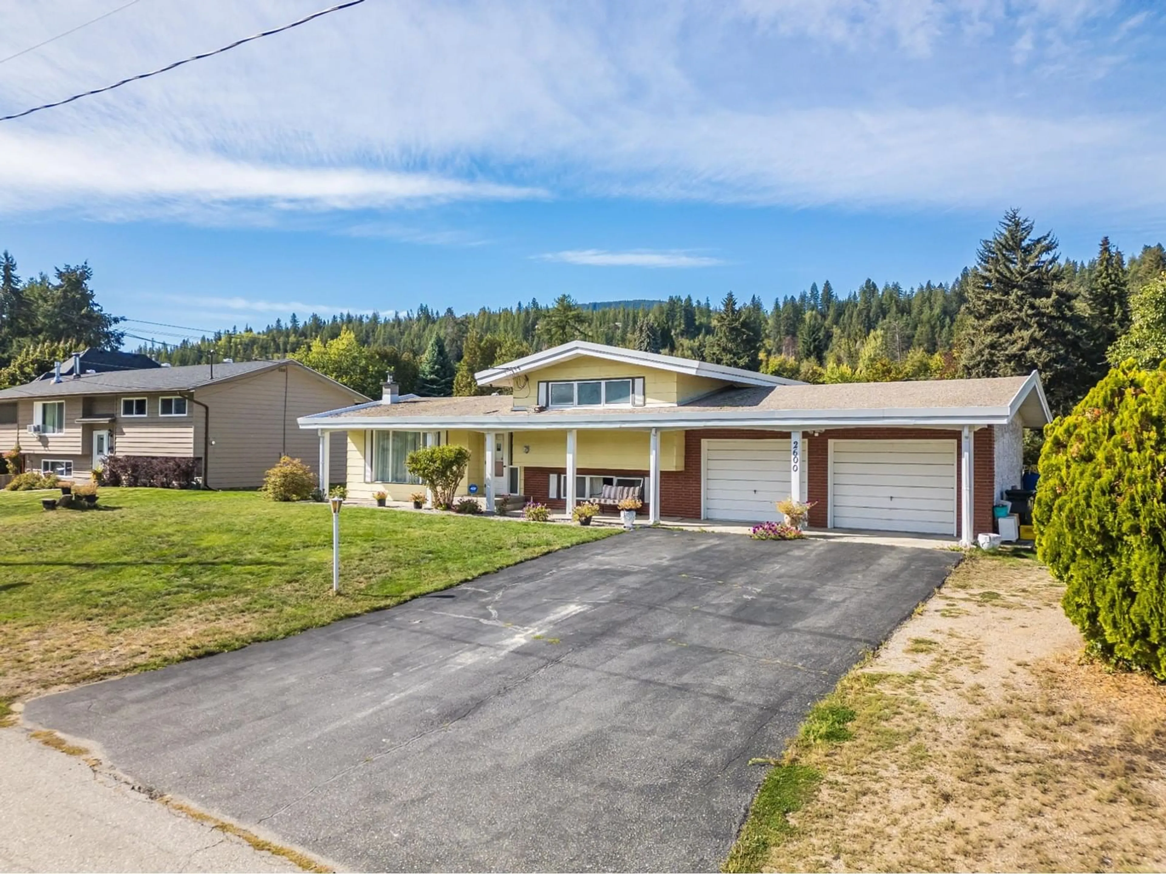 Frontside or backside of a home, the street view for 2600 6TH Avenue, Castlegar British Columbia V1N2W2