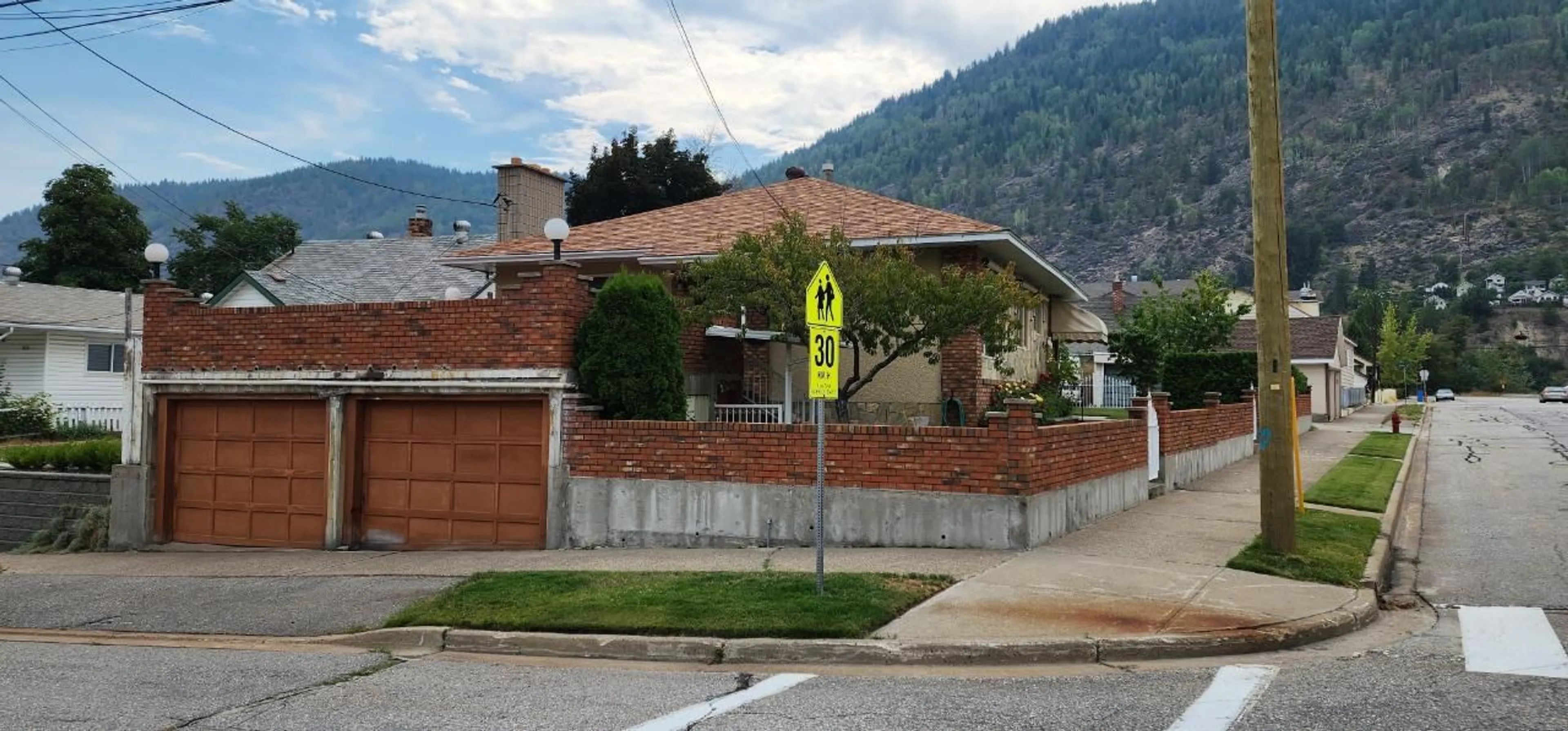 Frontside or backside of a home, the street view for 1912 THIRD Avenue, Trail British Columbia V1R1R4