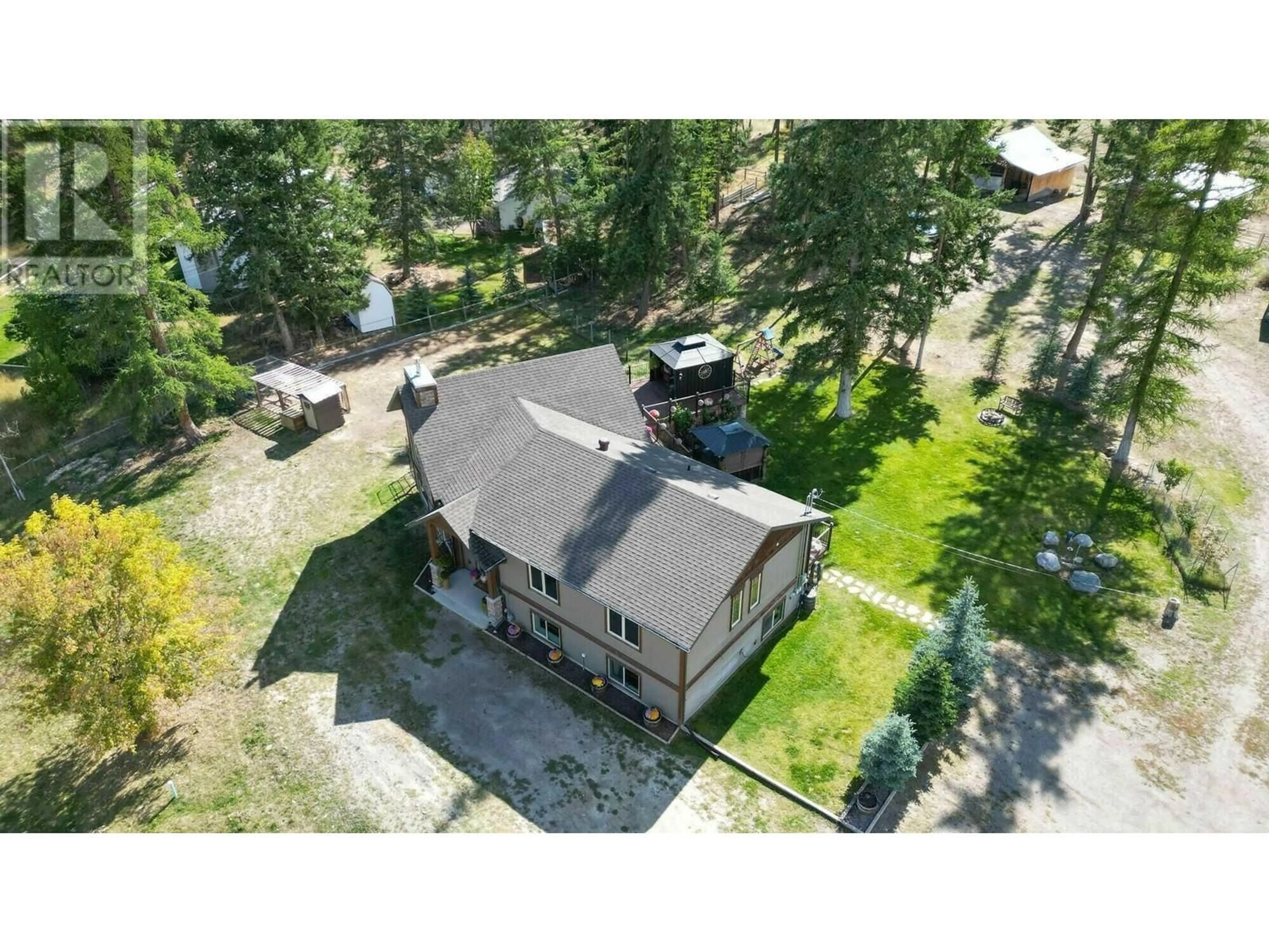 A pic from outside/outdoor area/front of a property/back of a property/a pic from drone, street for 3271 41ST  S AVENUE, Cranbrook British Columbia V1C6Z9