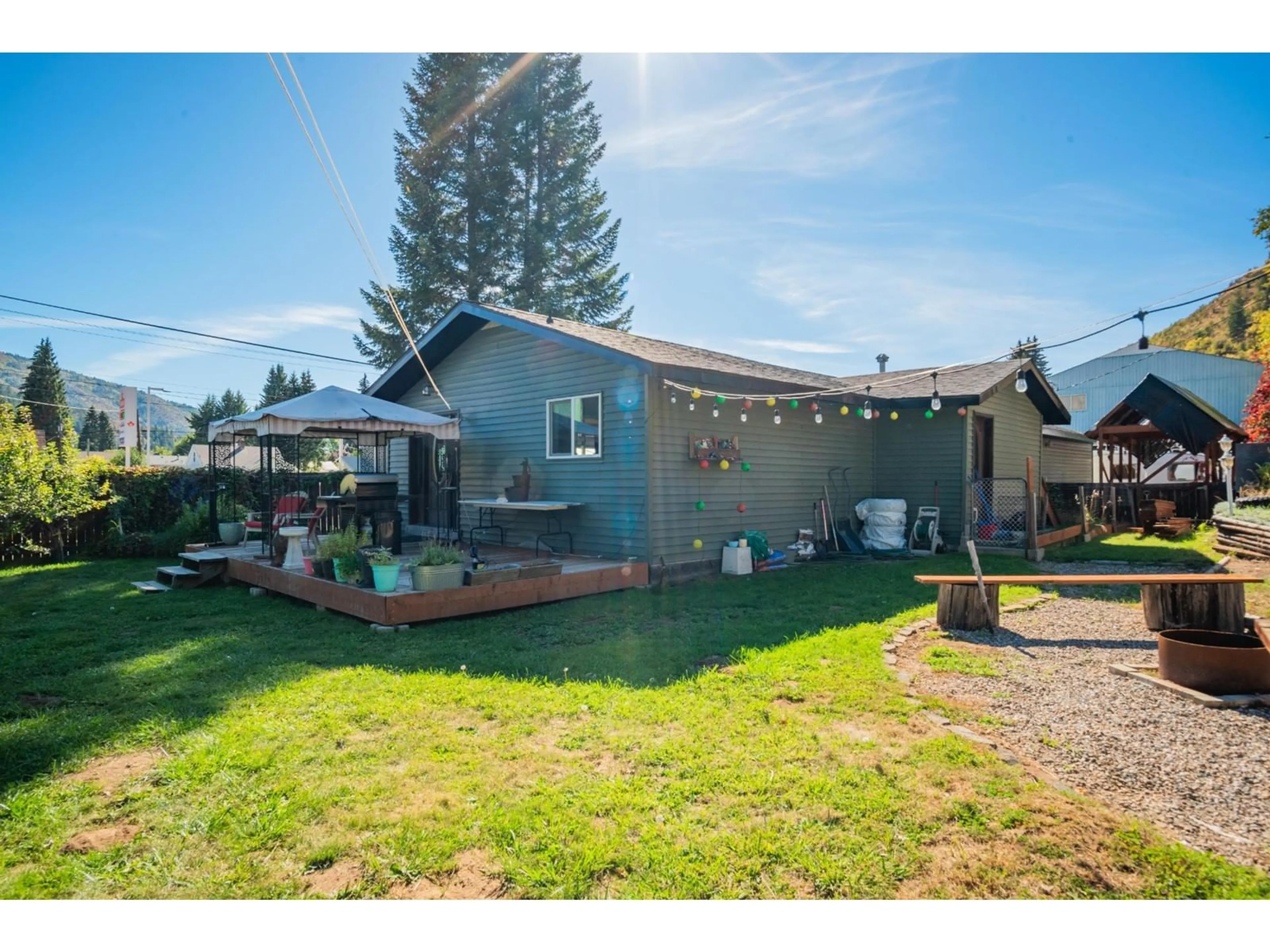 Frontside or backside of a home, the fenced backyard for 625 11TH Avenue, Montrose British Columbia V0G1P0