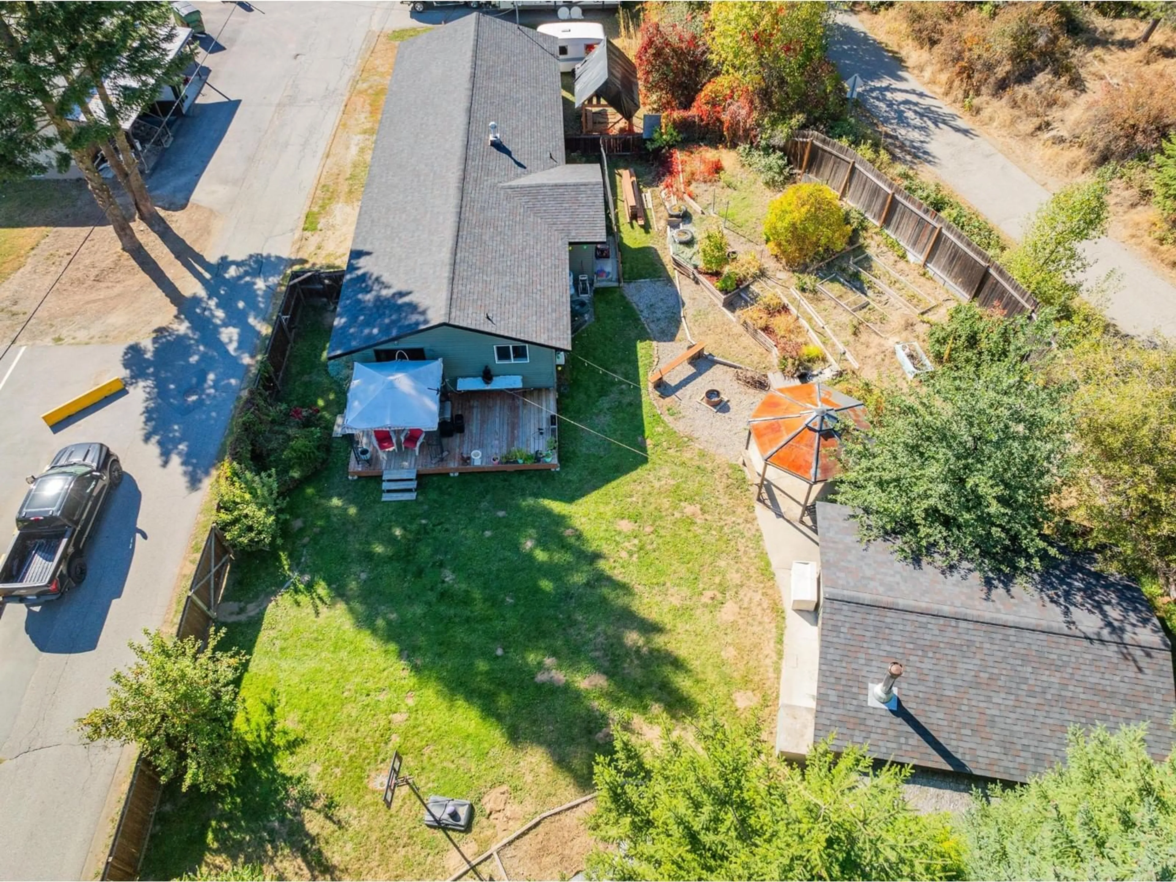 Frontside or backside of a home, the street view for 625 11TH Avenue, Montrose British Columbia V0G1P0