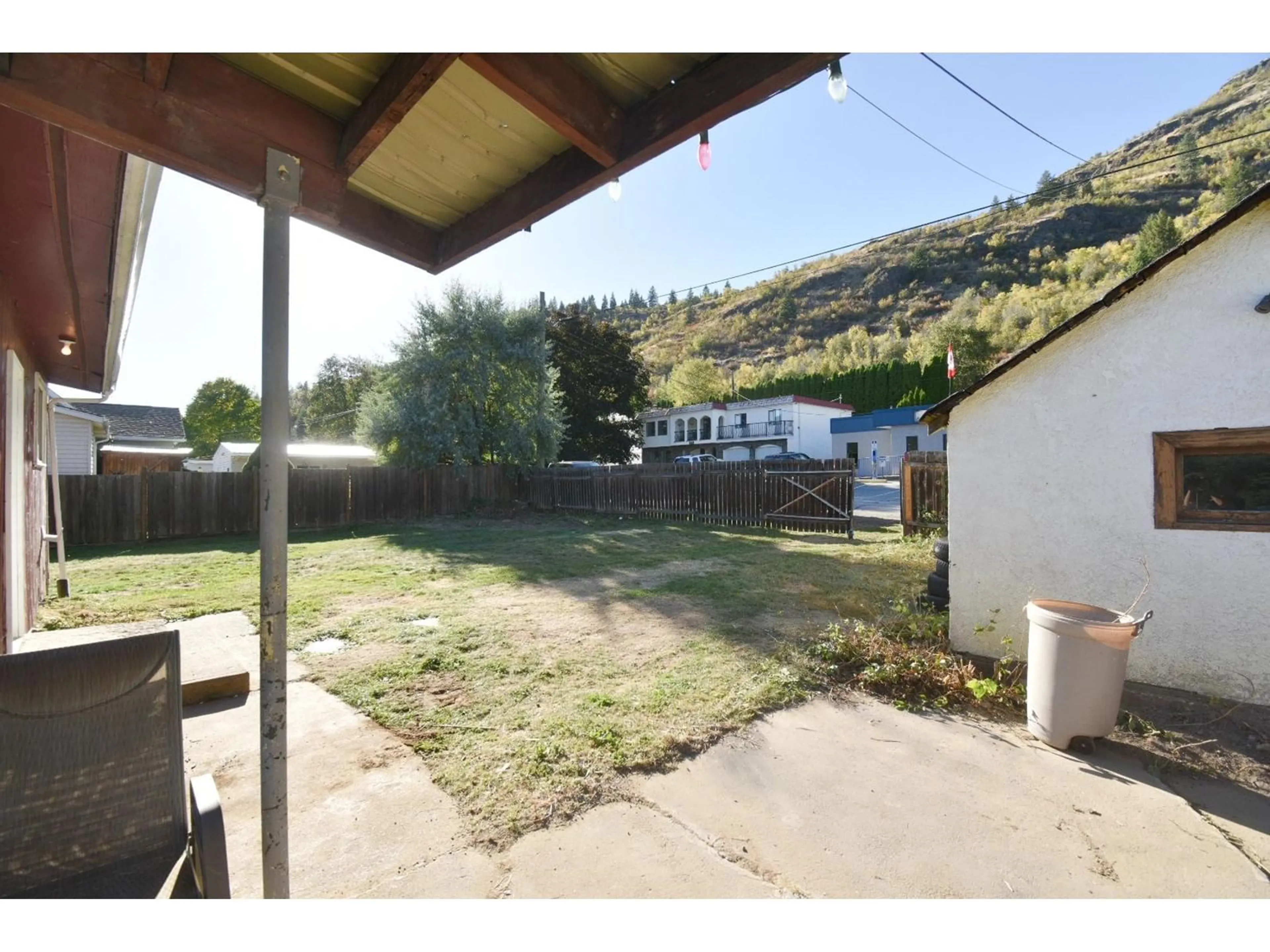 Patio, the fenced backyard for 560 10TH Avenue, Montrose British Columbia V0G1P0