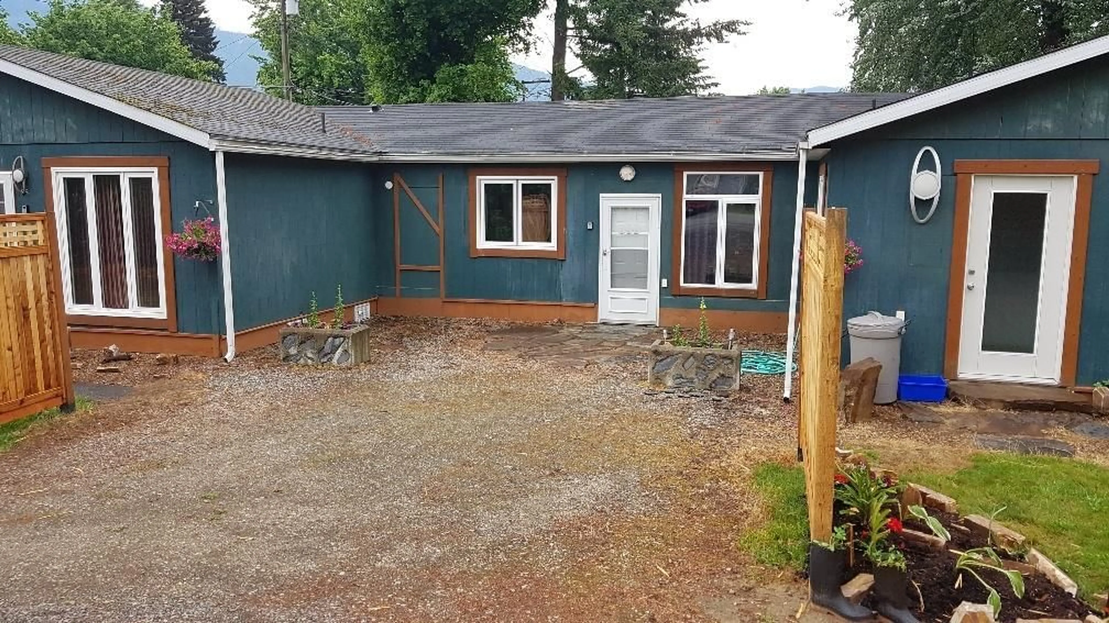 Outside view for 88 1ST AVENUE NW, Nakusp British Columbia V0G1R0