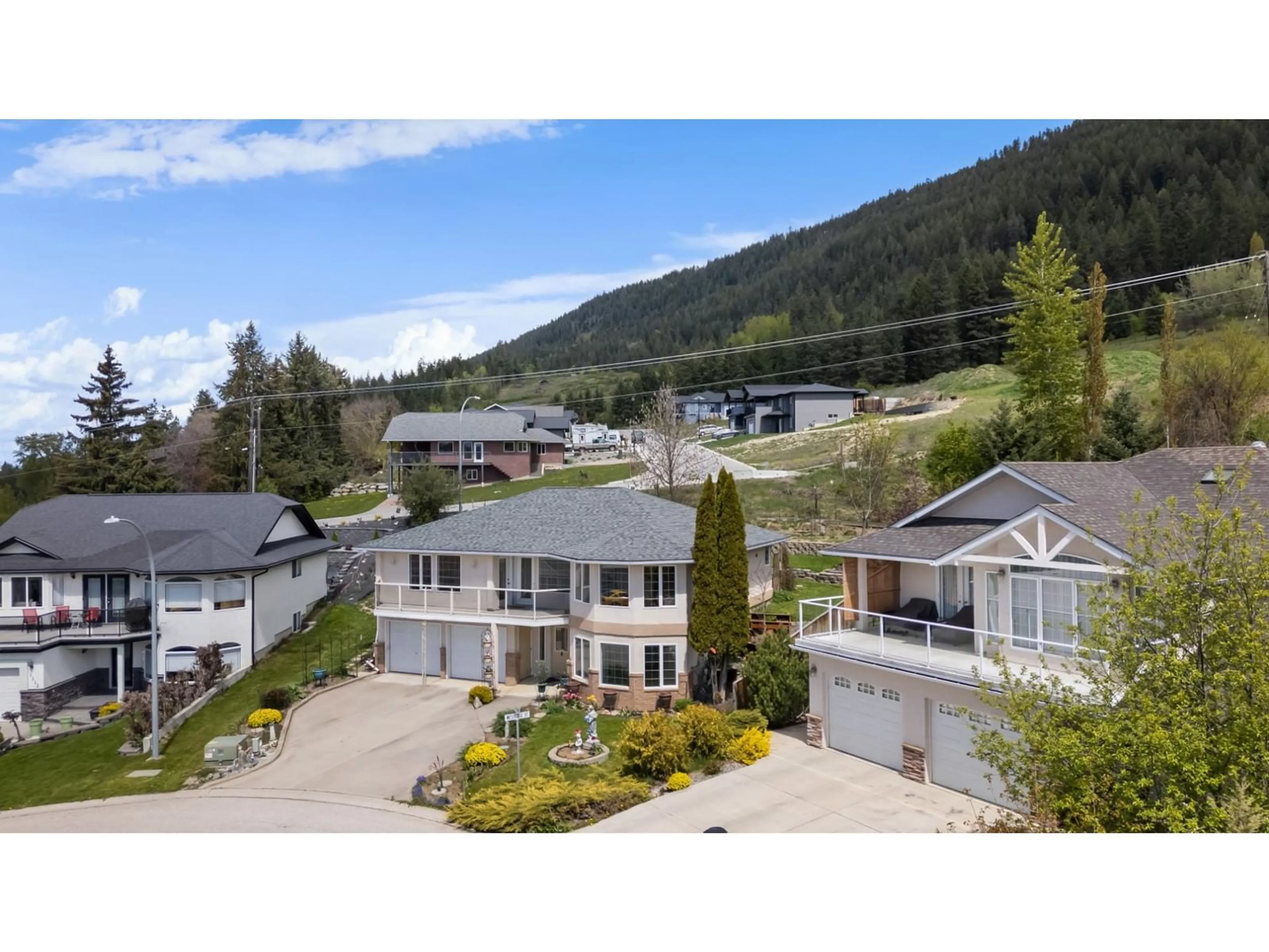 Frontside or backside of a home, the street view for 1116 WESTRIDGE Street, Creston British Columbia V0B1G6