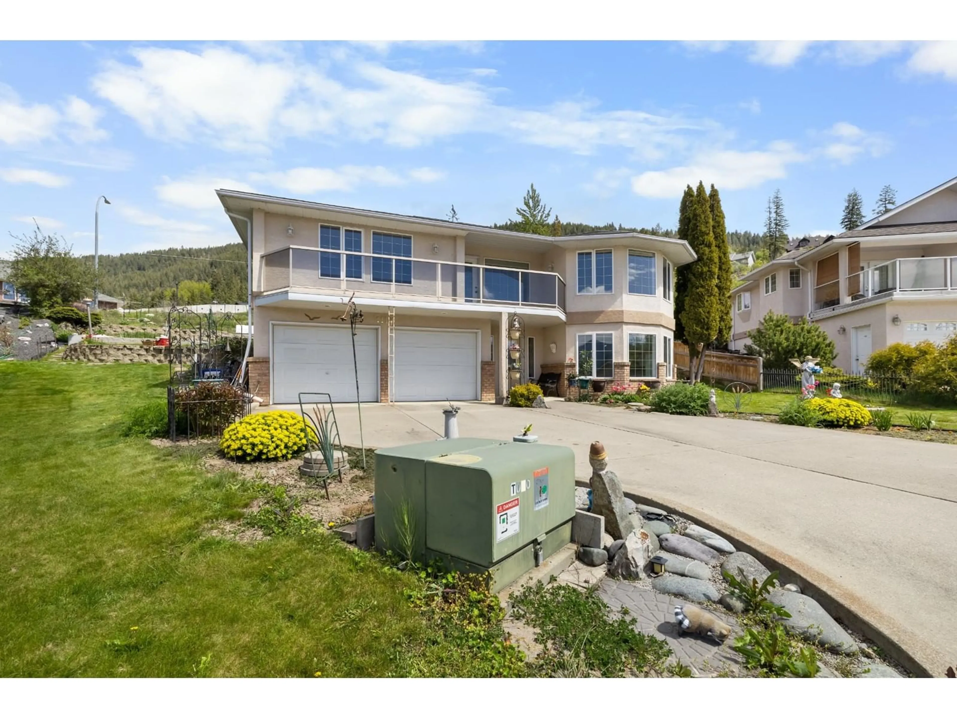 Frontside or backside of a home, the street view for 1116 WESTRIDGE Street, Creston British Columbia V0B1G6