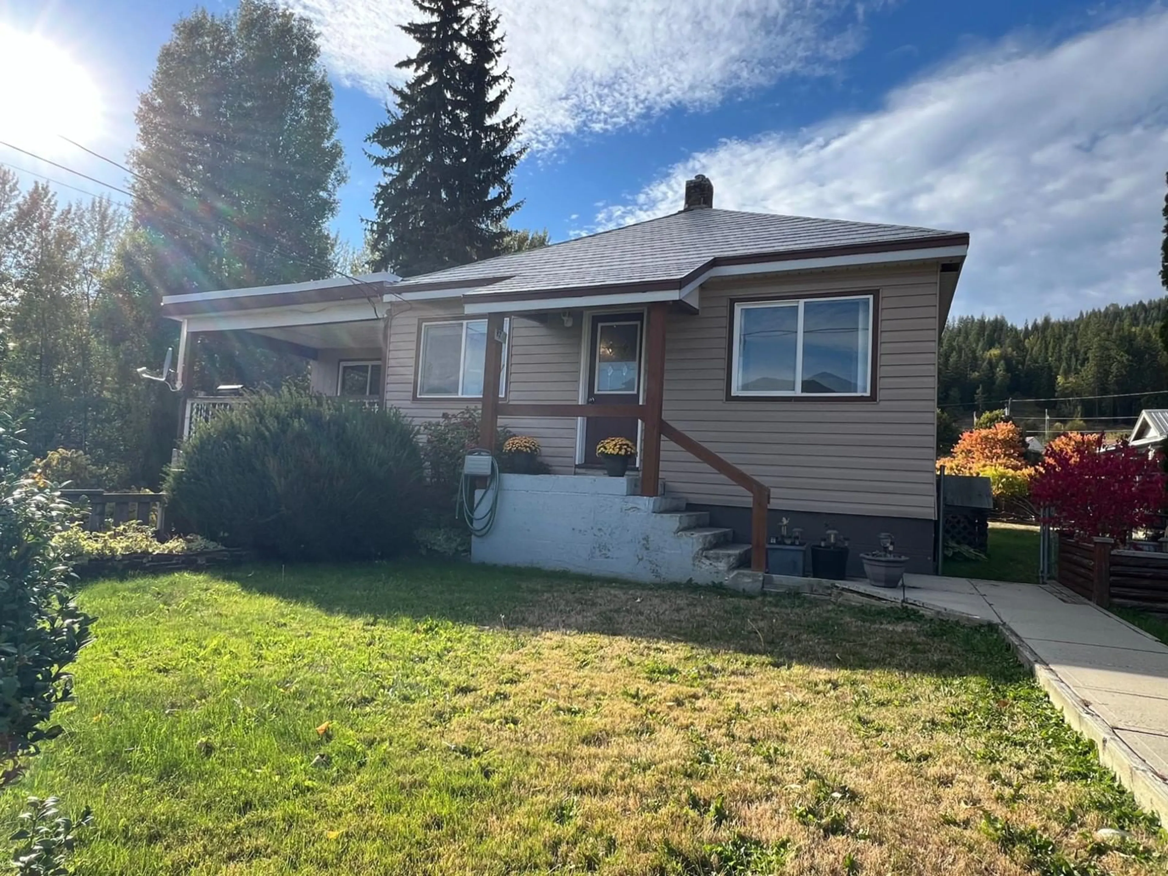 Frontside or backside of a home, cottage for 21 SHORT Street, Fruitvale British Columbia V0G1L0