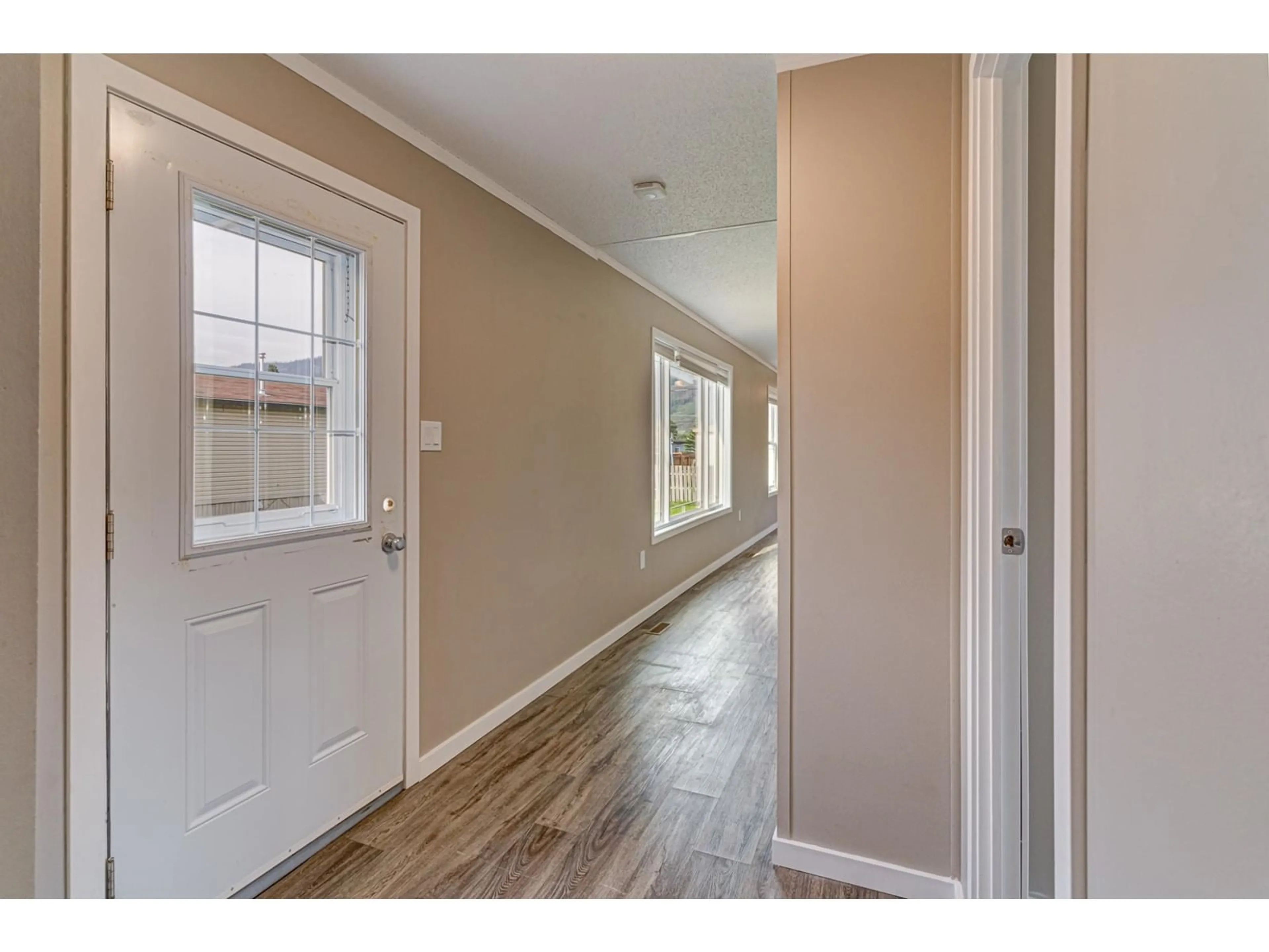 Indoor entryway, wood floors for 100 INDUSTRIAL  1 Road Unit# 51, Sparwood British Columbia V0B2G1