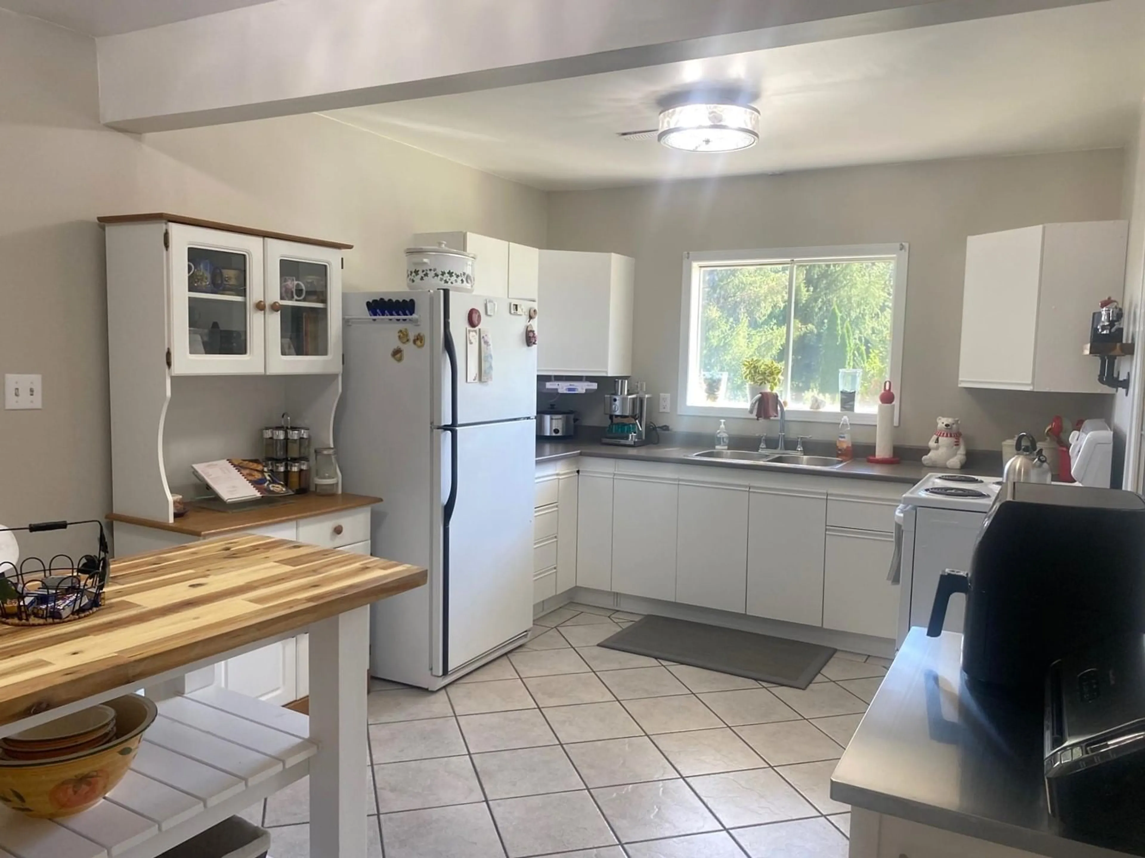 Kitchen, cottage for 2849 LABURNUM Drive, Trail British Columbia V1R4N6