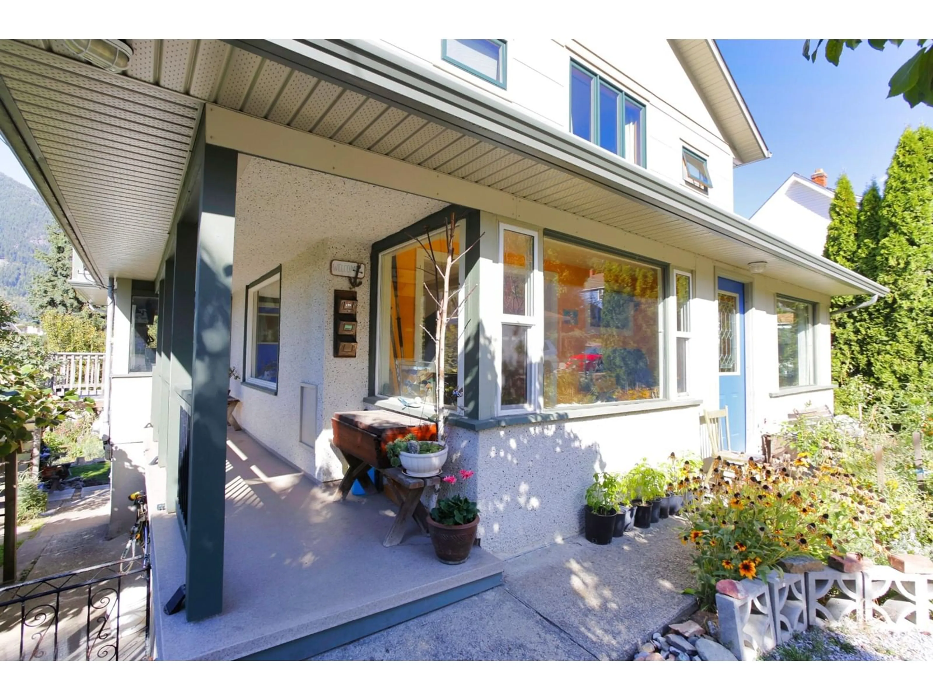 Indoor entryway for 125 CHATHAM Street, Nelson British Columbia V1L3Y7