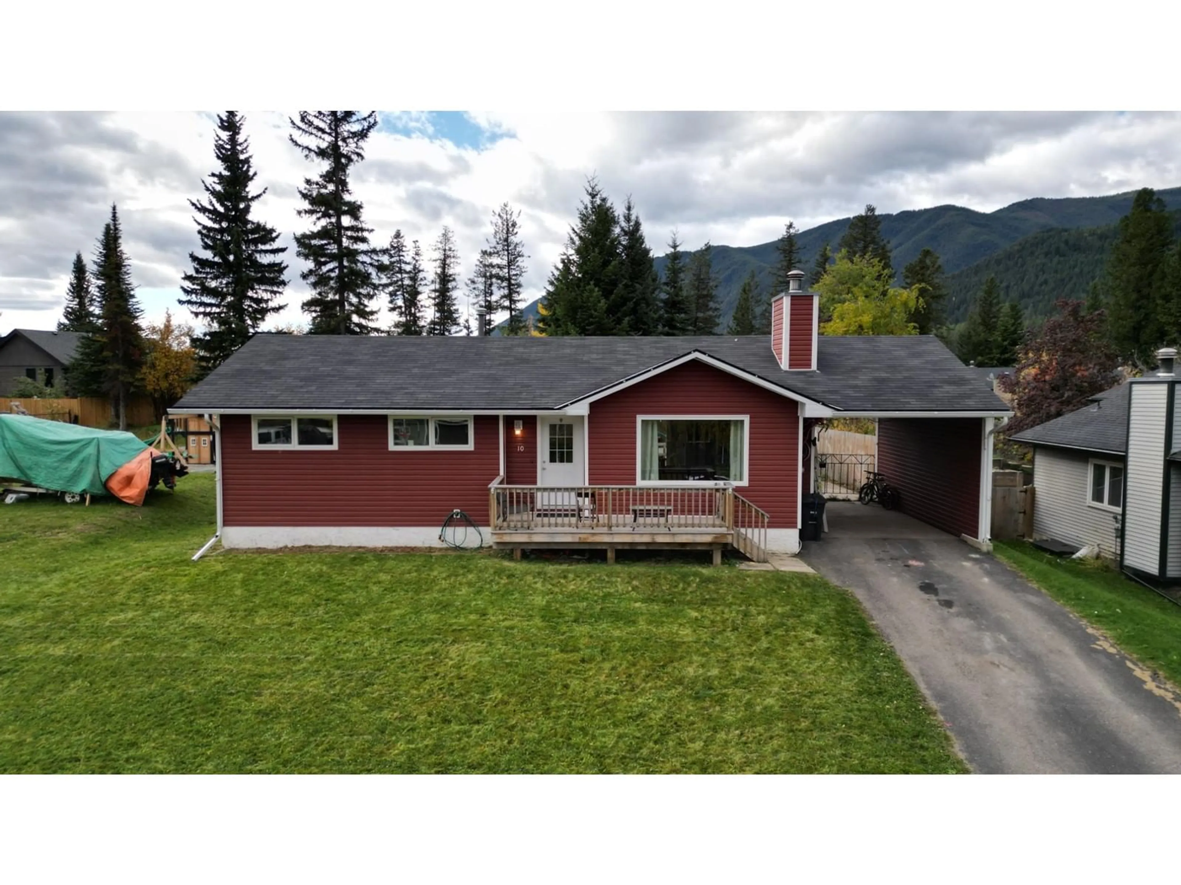 Frontside or backside of a home for 10 CASCADE CRESCENT, Elkford British Columbia V0B1H0